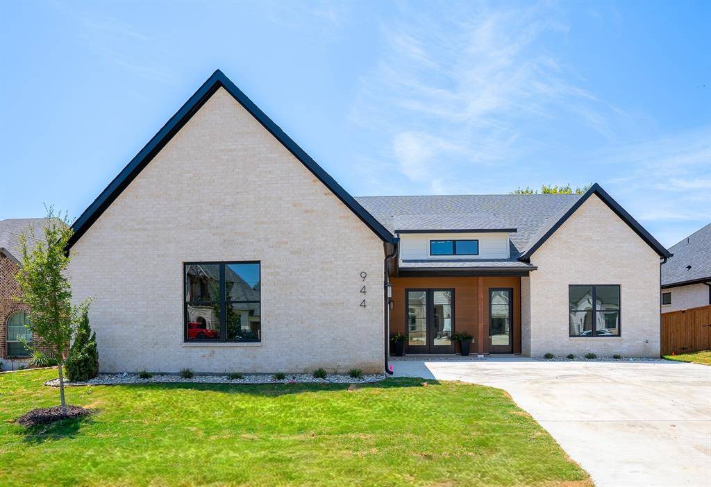 944 Claystone Ridge Drive, Fort Worth, TX 76028