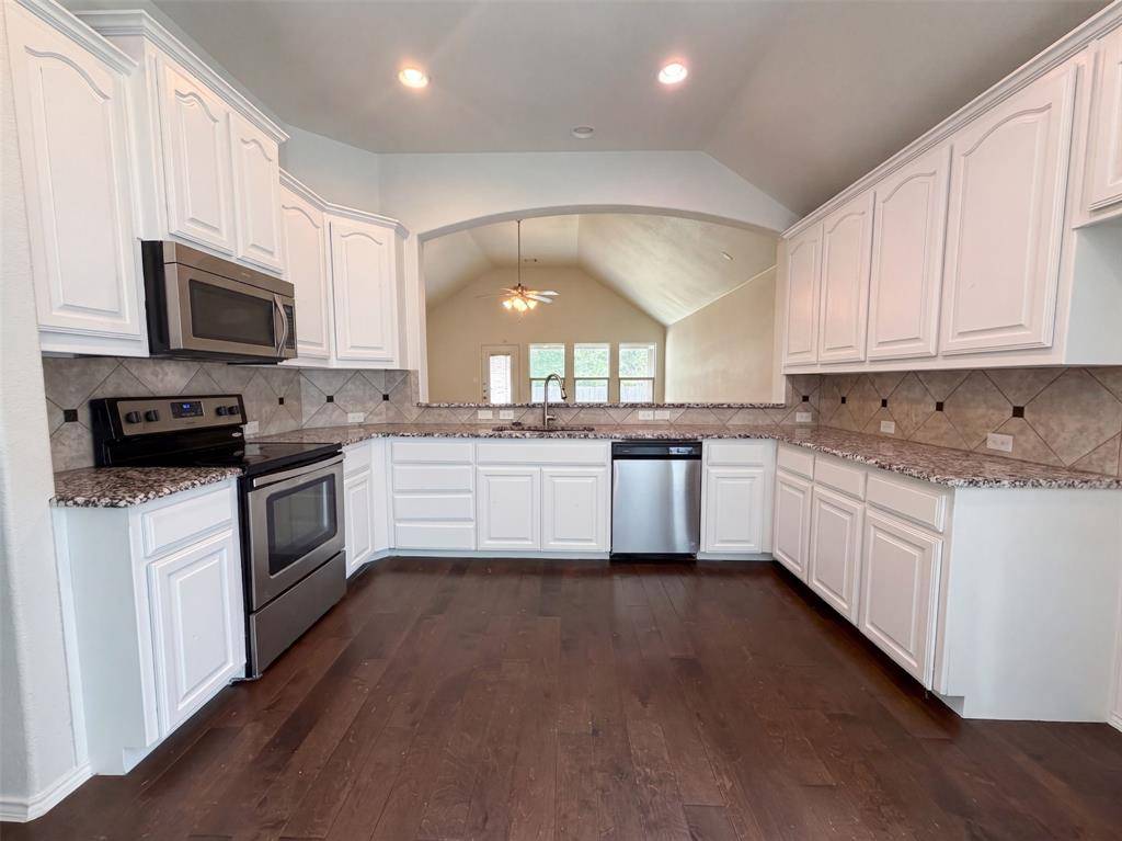 11813 Bellegrove Road, Burleson, TX 76028