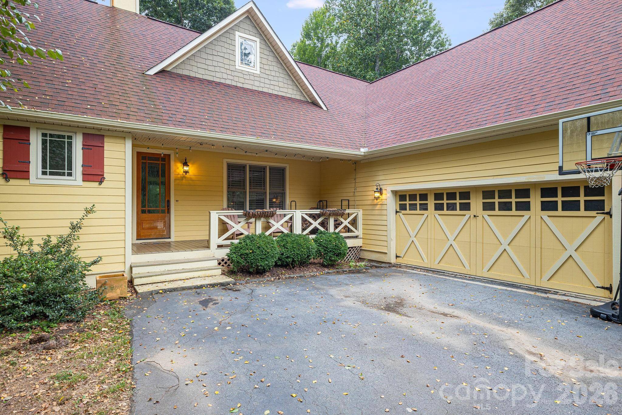 312 E Forest PL, Candler, NC 28715