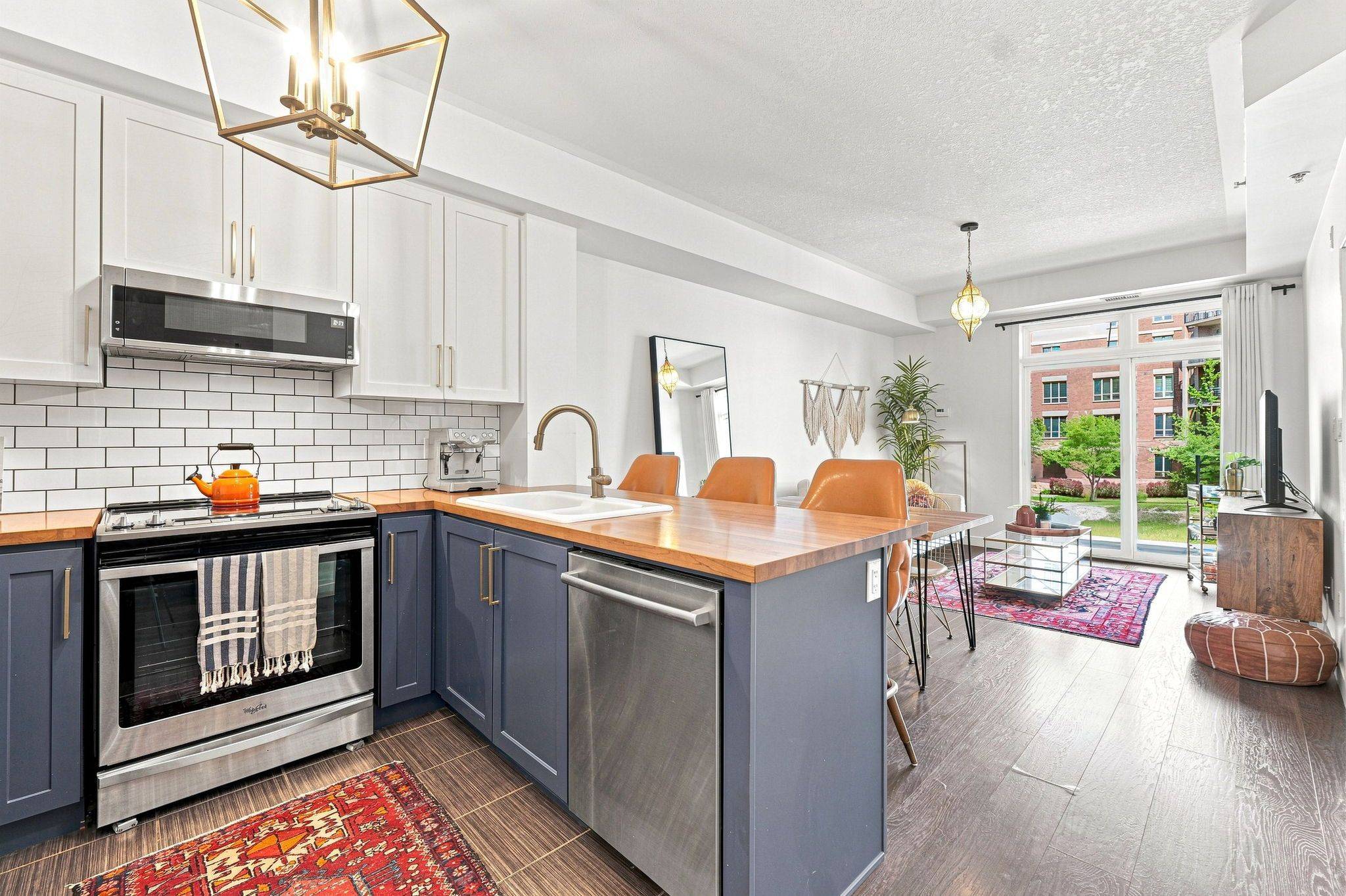 5317 Upper Middle RD #220, Burlington, ON L7L 0G8