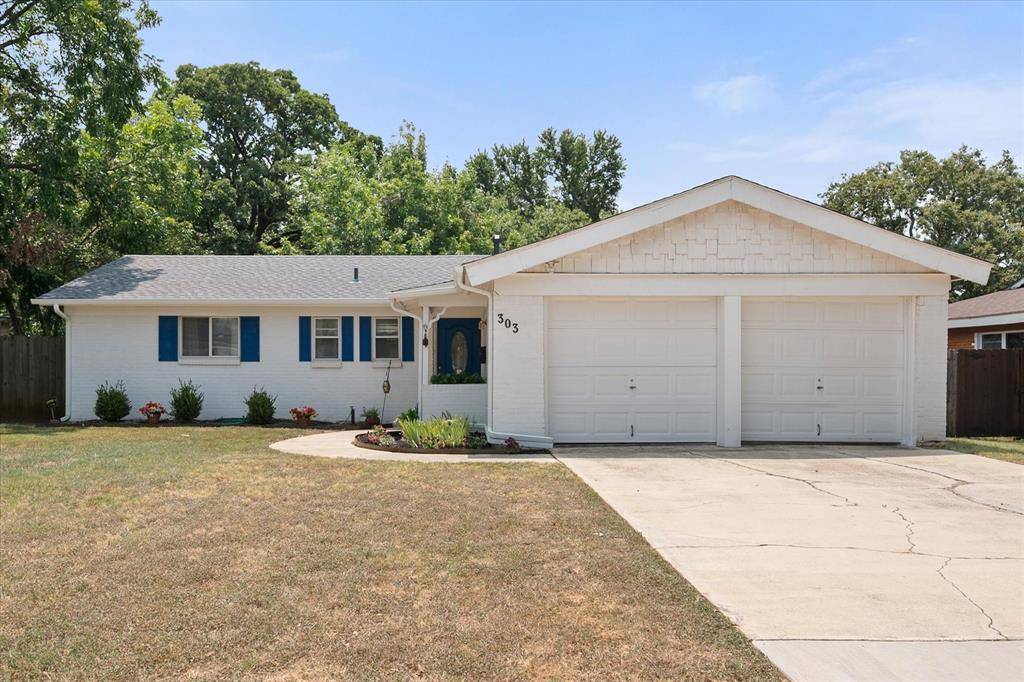 303 Bayless Drive, Euless, TX 76040