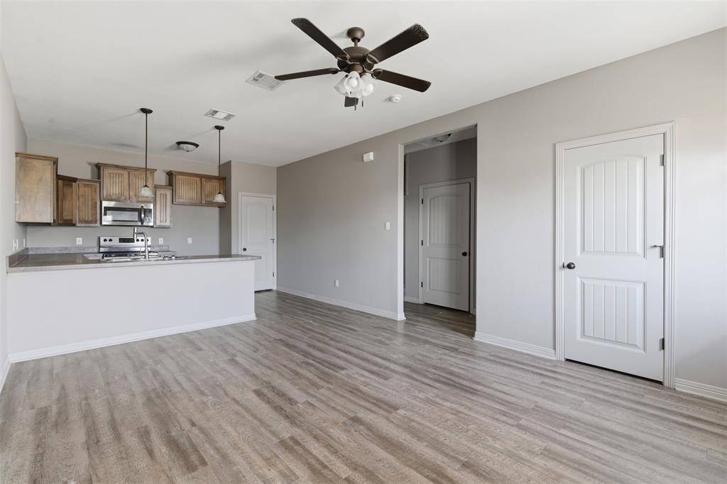 101 W Capps Street #D, Rio Vista, TX 76093