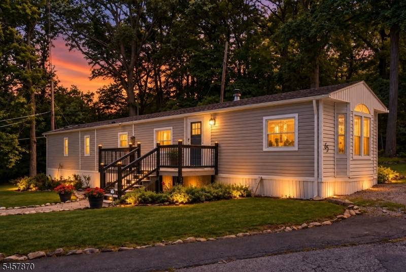 65 Sherwood Park, Washington Twp., NJ 07853
