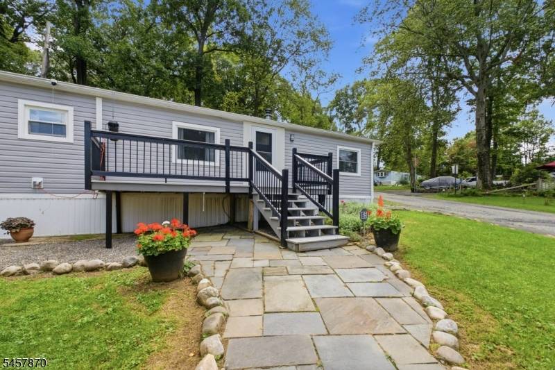 65 Sherwood Park, Washington Twp., NJ 07853