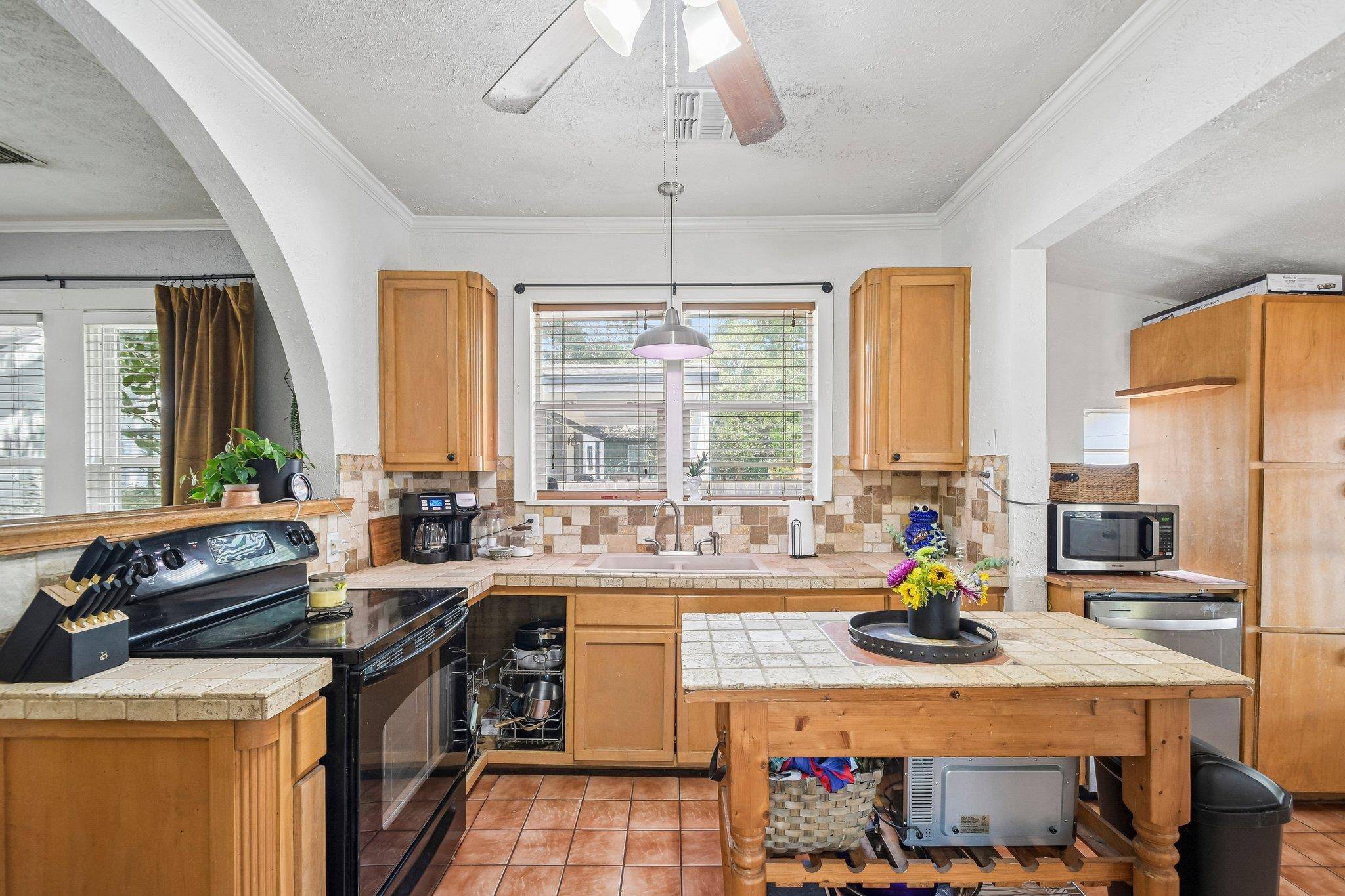 802 Hudgins ST, Smithville, TX 78957