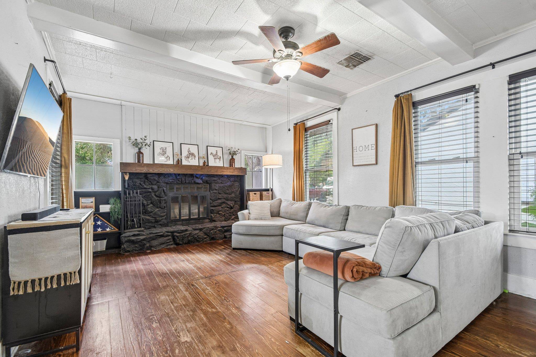 802 Hudgins ST, Smithville, TX 78957