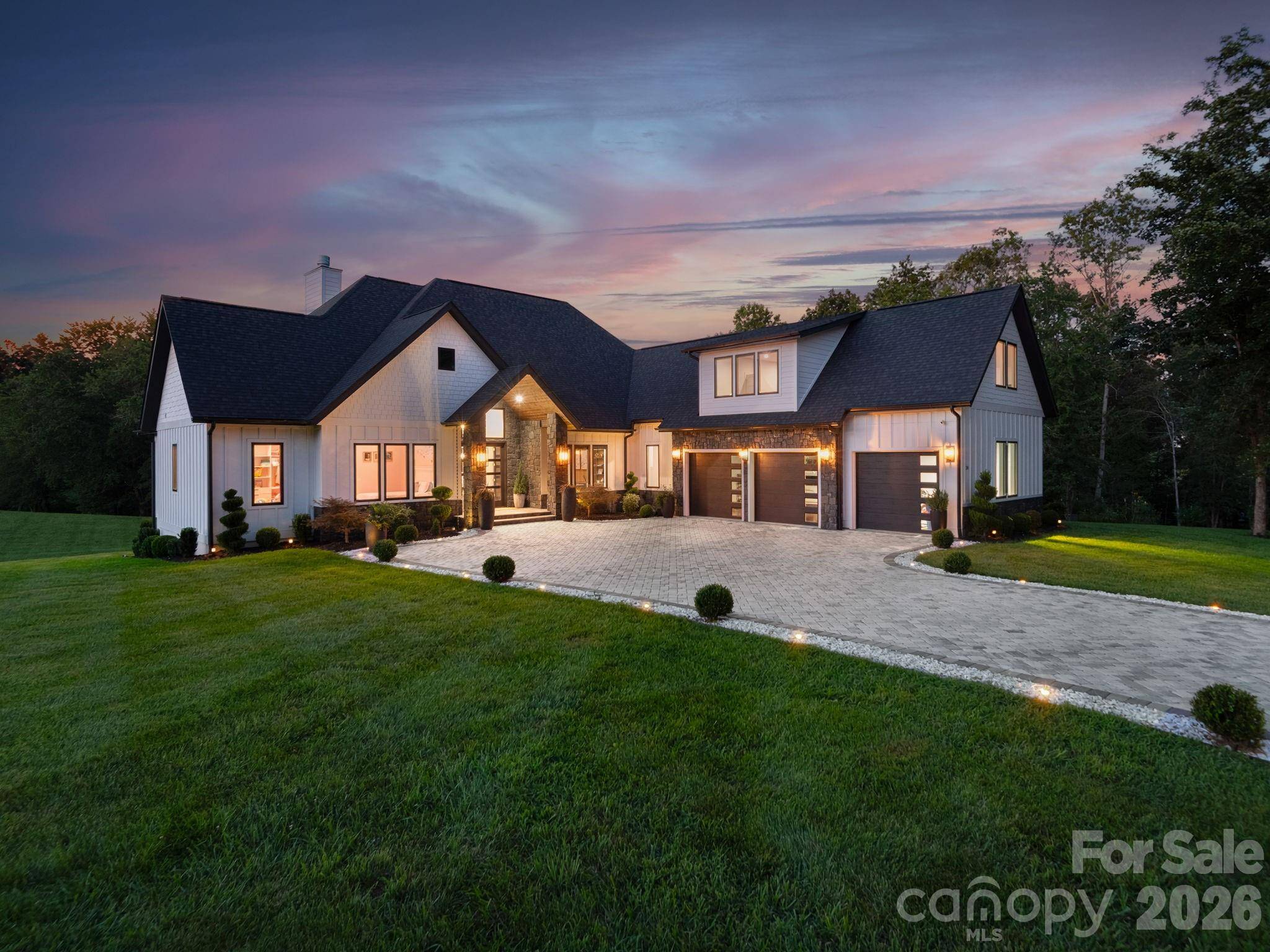 38 Thistle LN, Fletcher, NC 28732