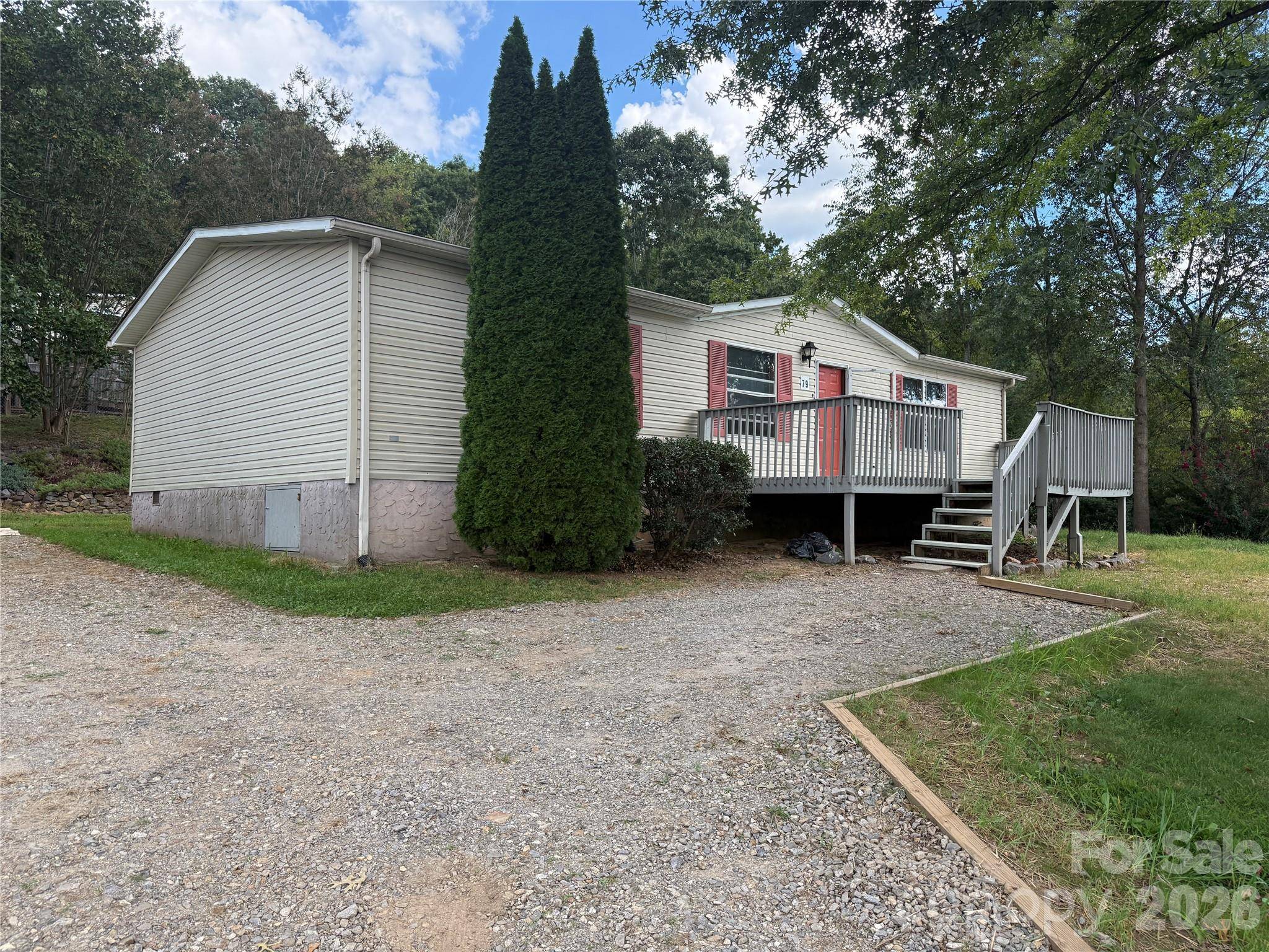 79 Jordan RD, Swannanoa, NC 28778