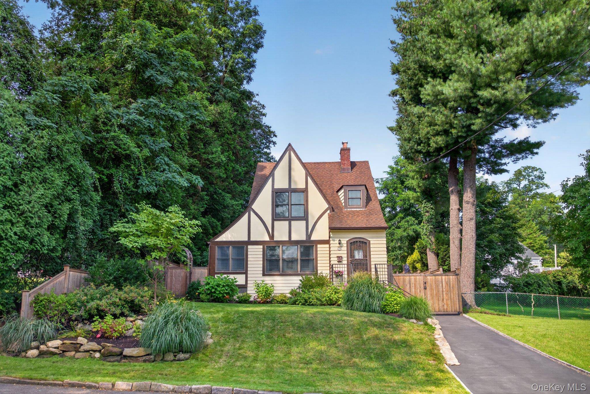 14 S Longfellow ST, Hartsdale, NY 10530