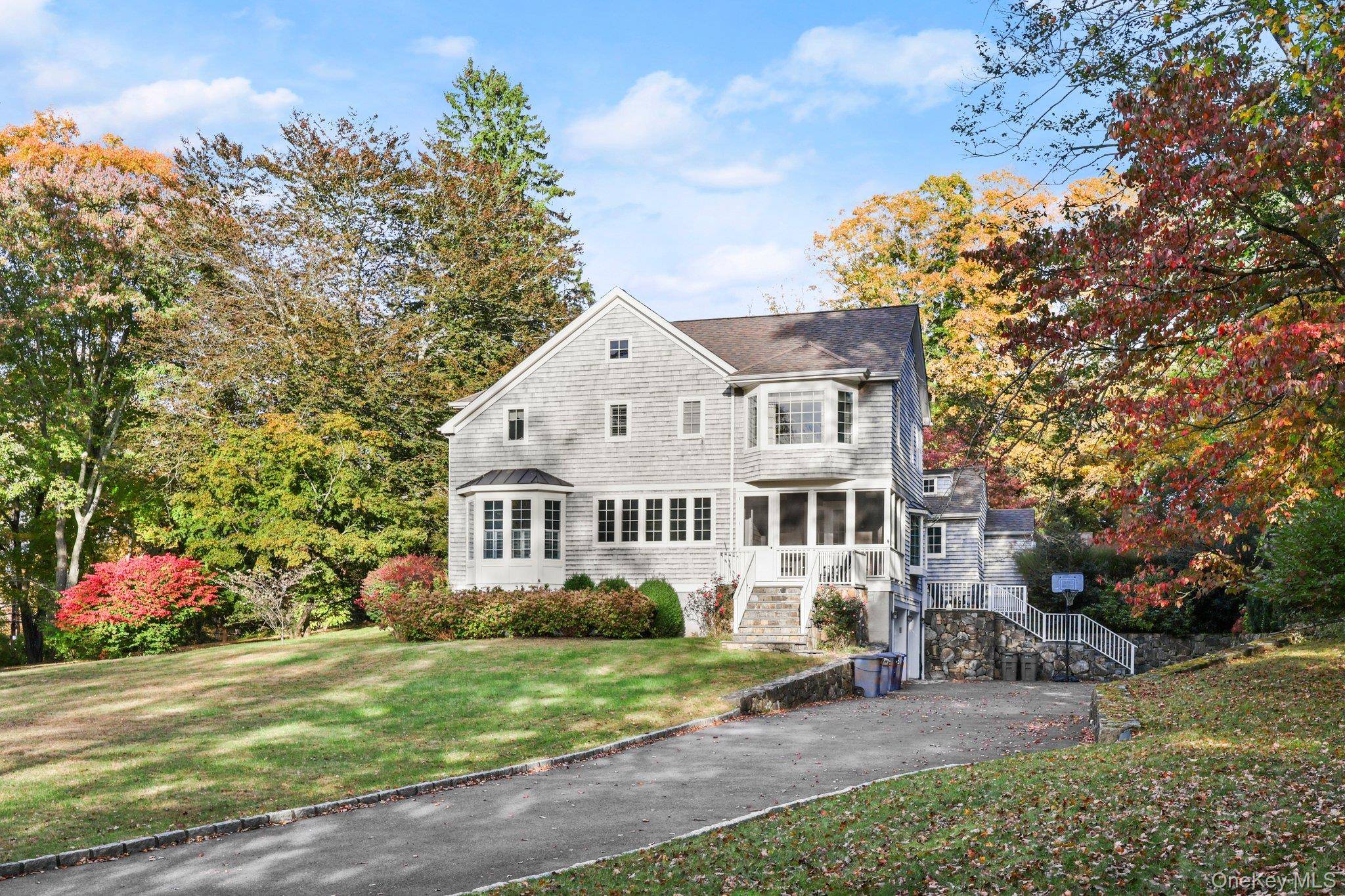 10 Hickory LN, Bedford, NY 10506