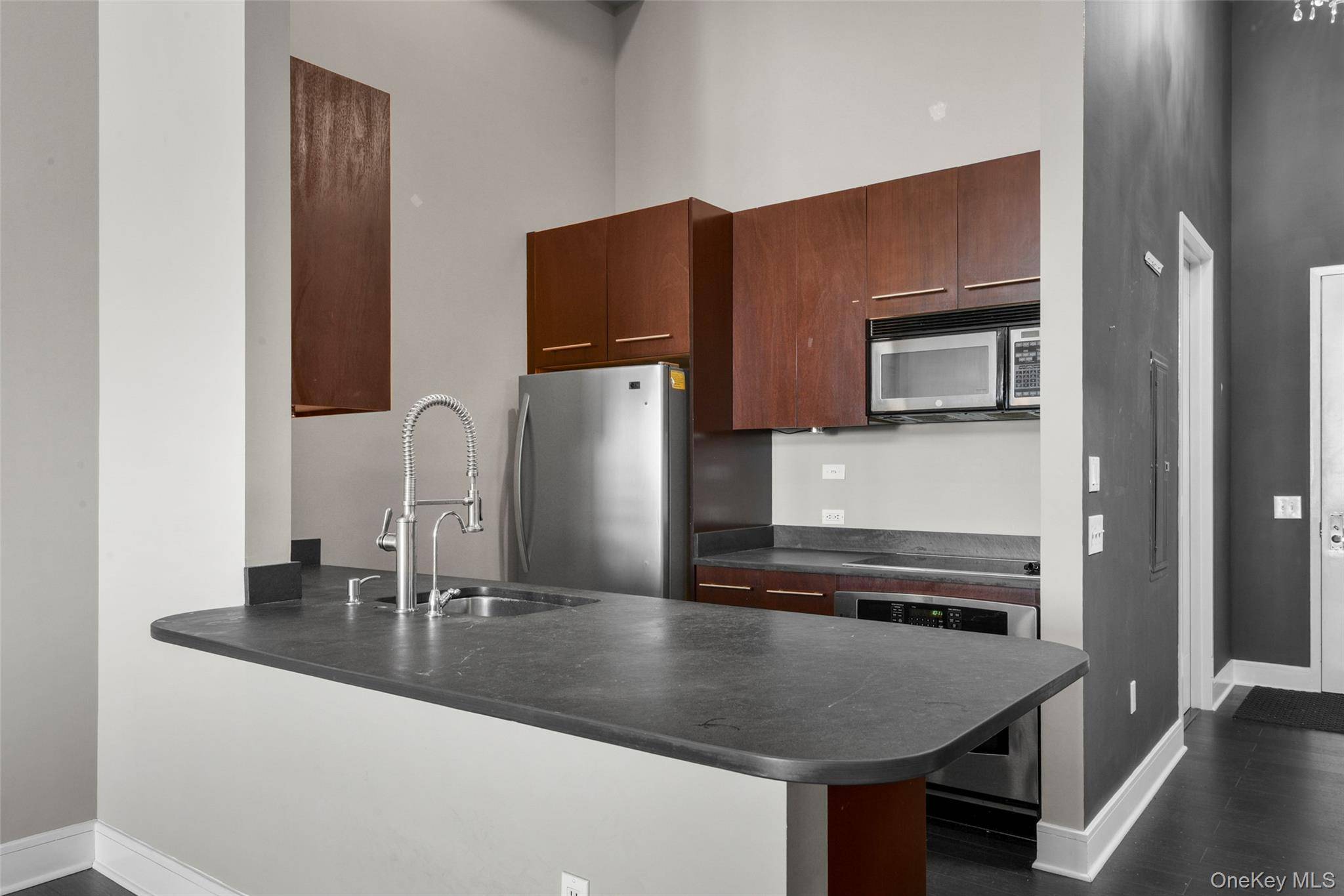 25 Leroy PL #PH7, New Rochelle, NY 10805