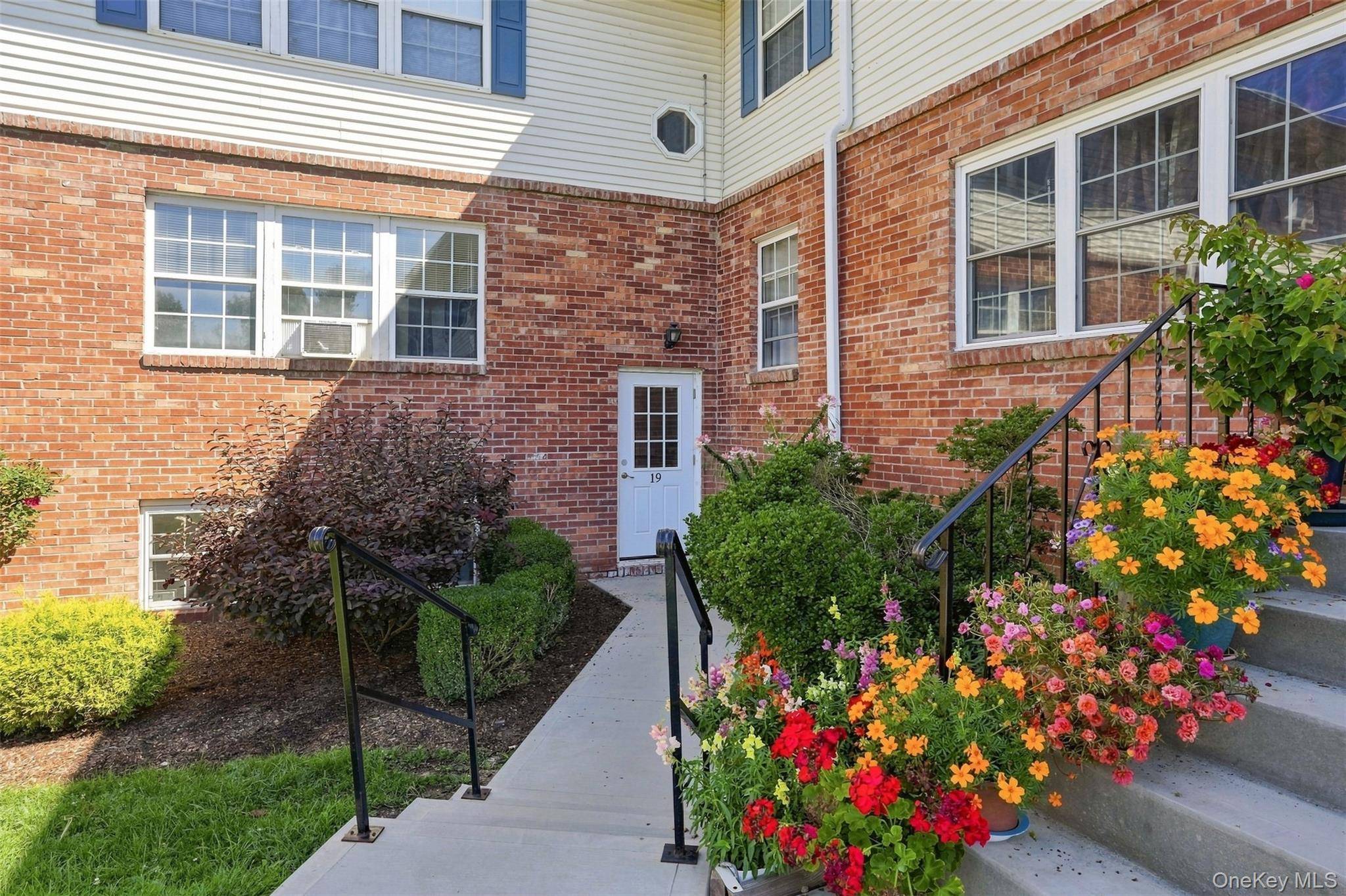 19 Huguenot ST #3, New Paltz, NY 12561