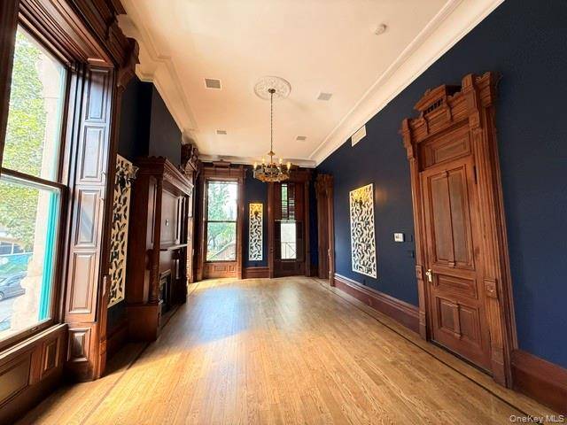 241 Lenox AVE, New York (manhattan), NY 10027