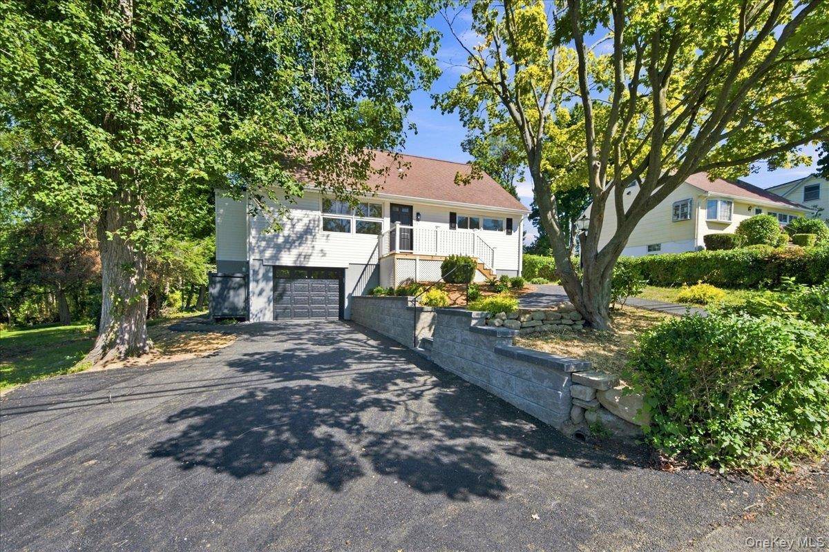 724 Locksley RD, Yorktown Heights, NY 10598