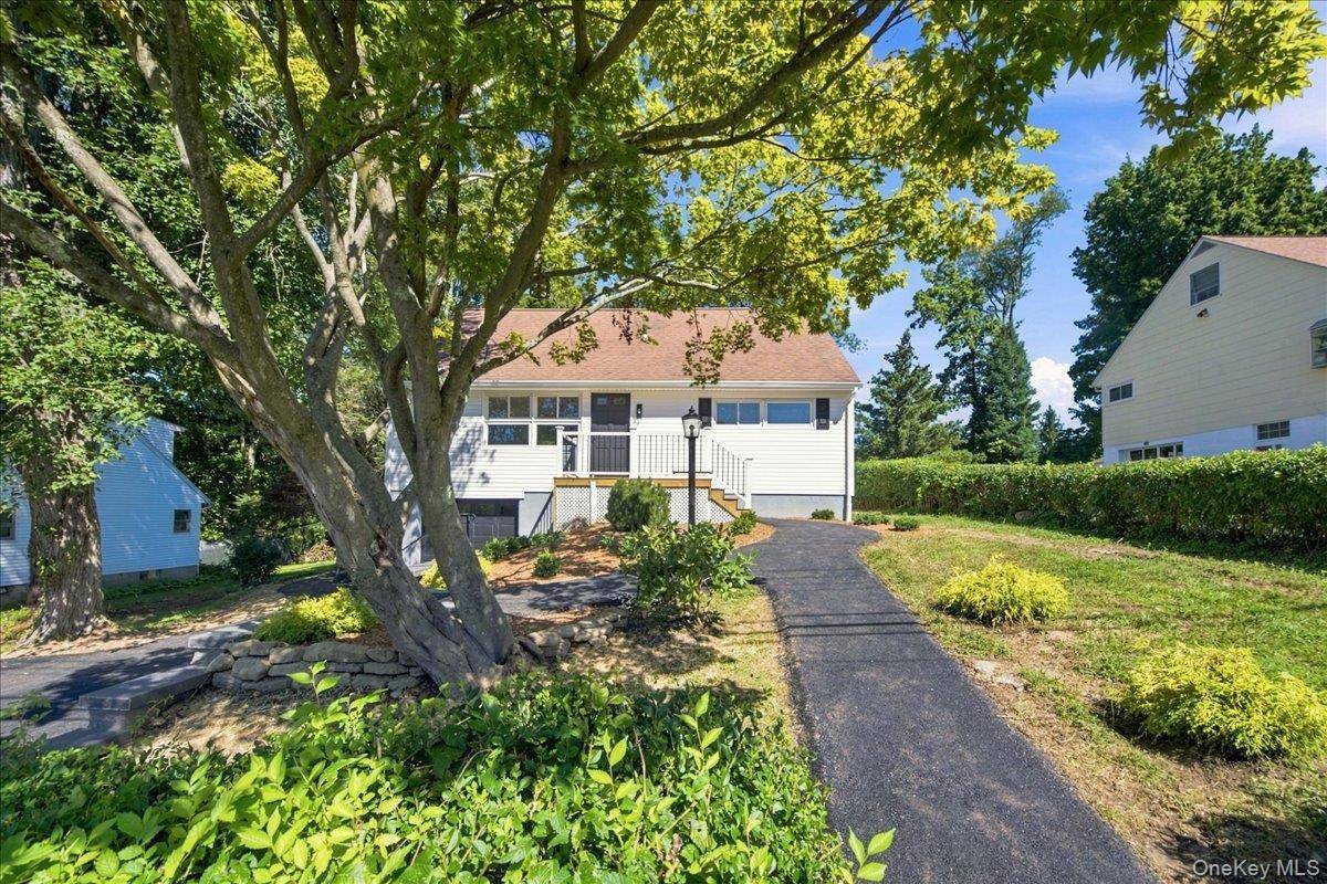 724 Locksley RD, Yorktown Heights, NY 10598