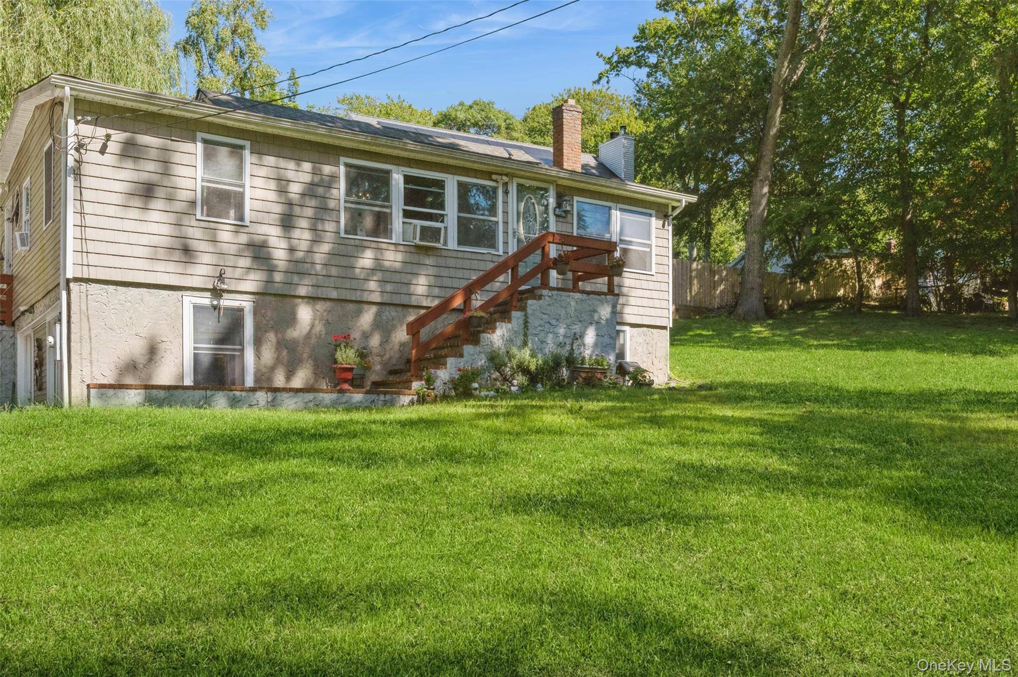 25 Tamarack RD, Rocky Point, NY 11778