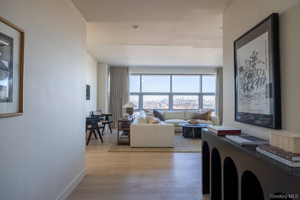 131-01 40th RD #19M, Flushing, NY 11354