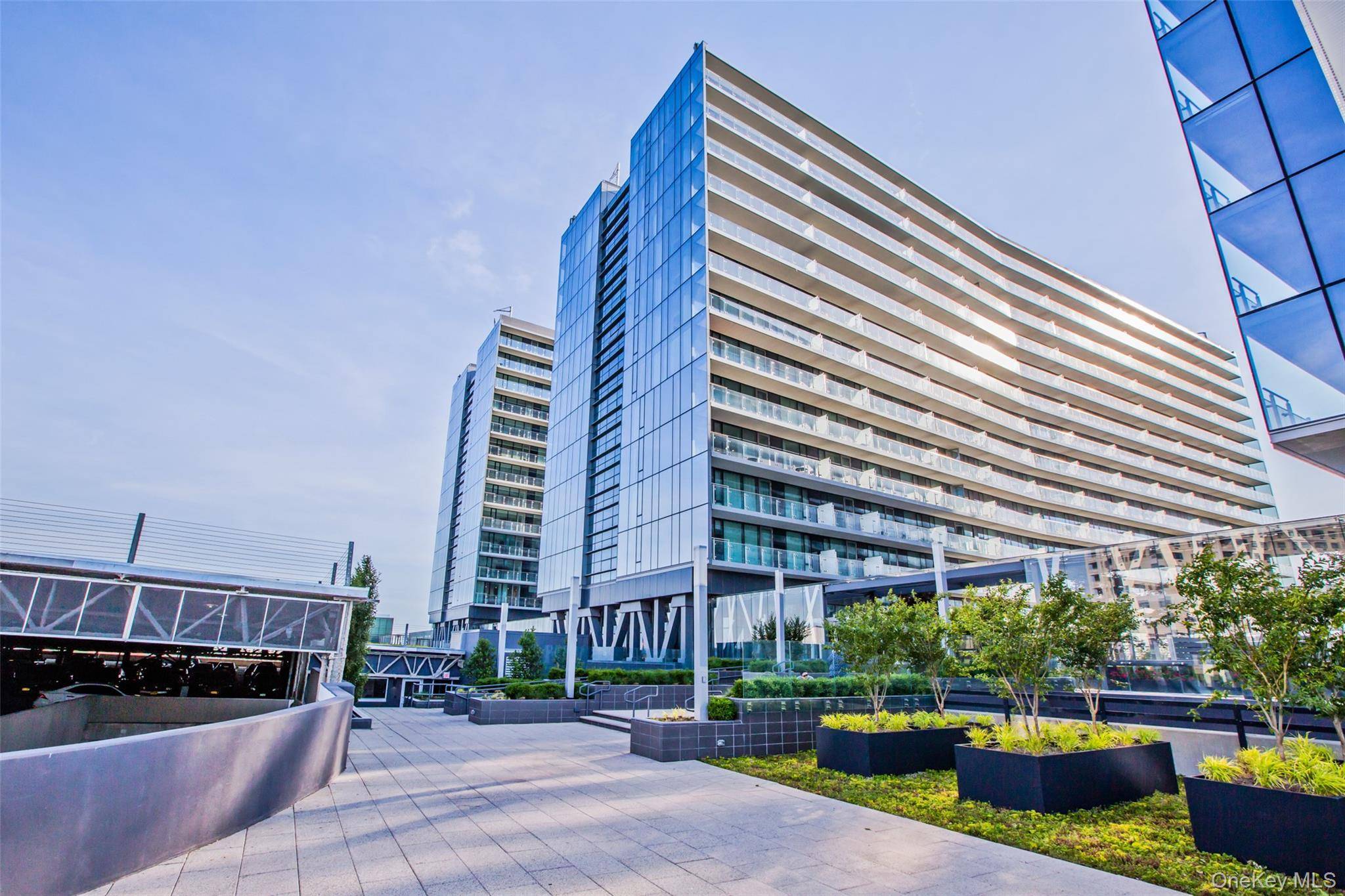 131-01 40th RD #19M, Flushing, NY 11354