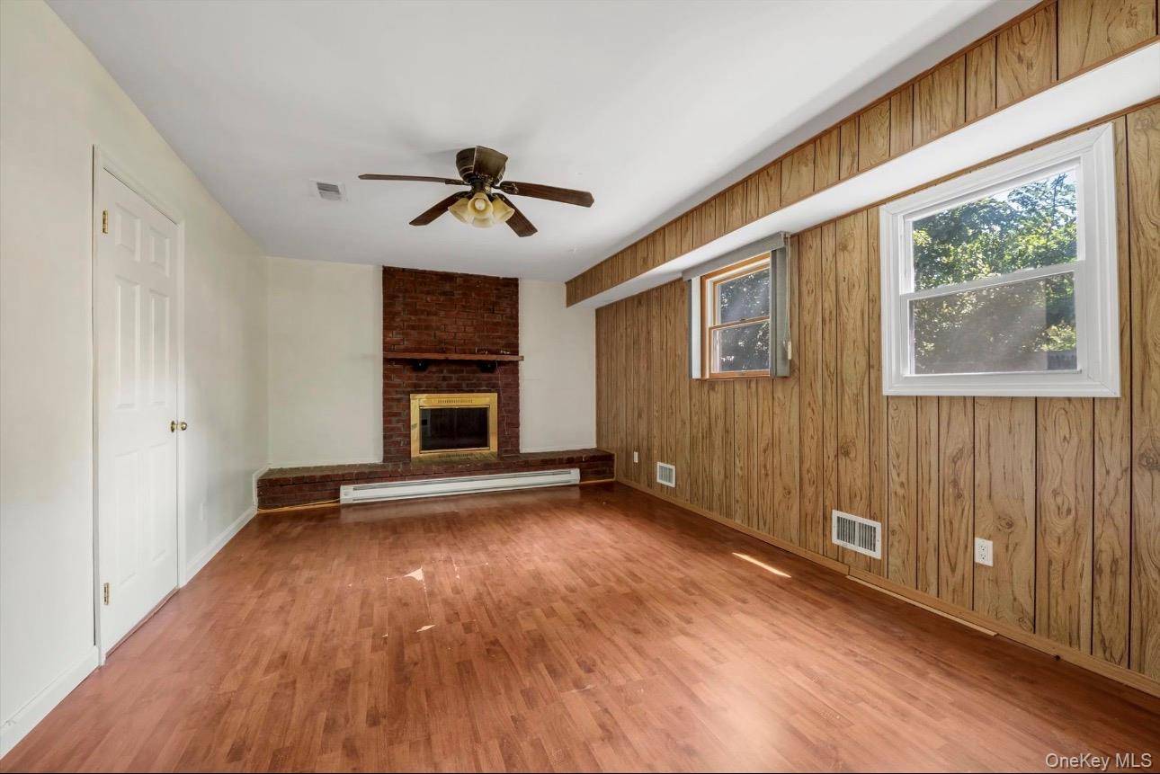 136 Broadway, Greenlawn, NY 11740