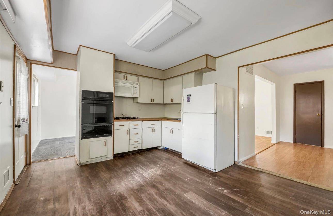 136 Broadway, Greenlawn, NY 11740