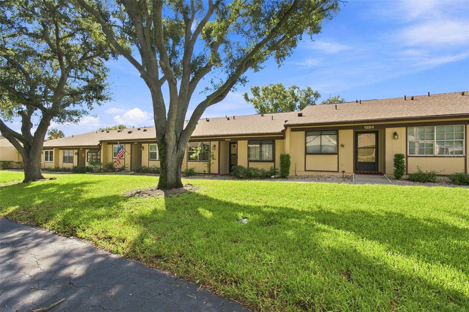 11231 DOLLAR LAKE DR #4, Port Richey, FL 34668