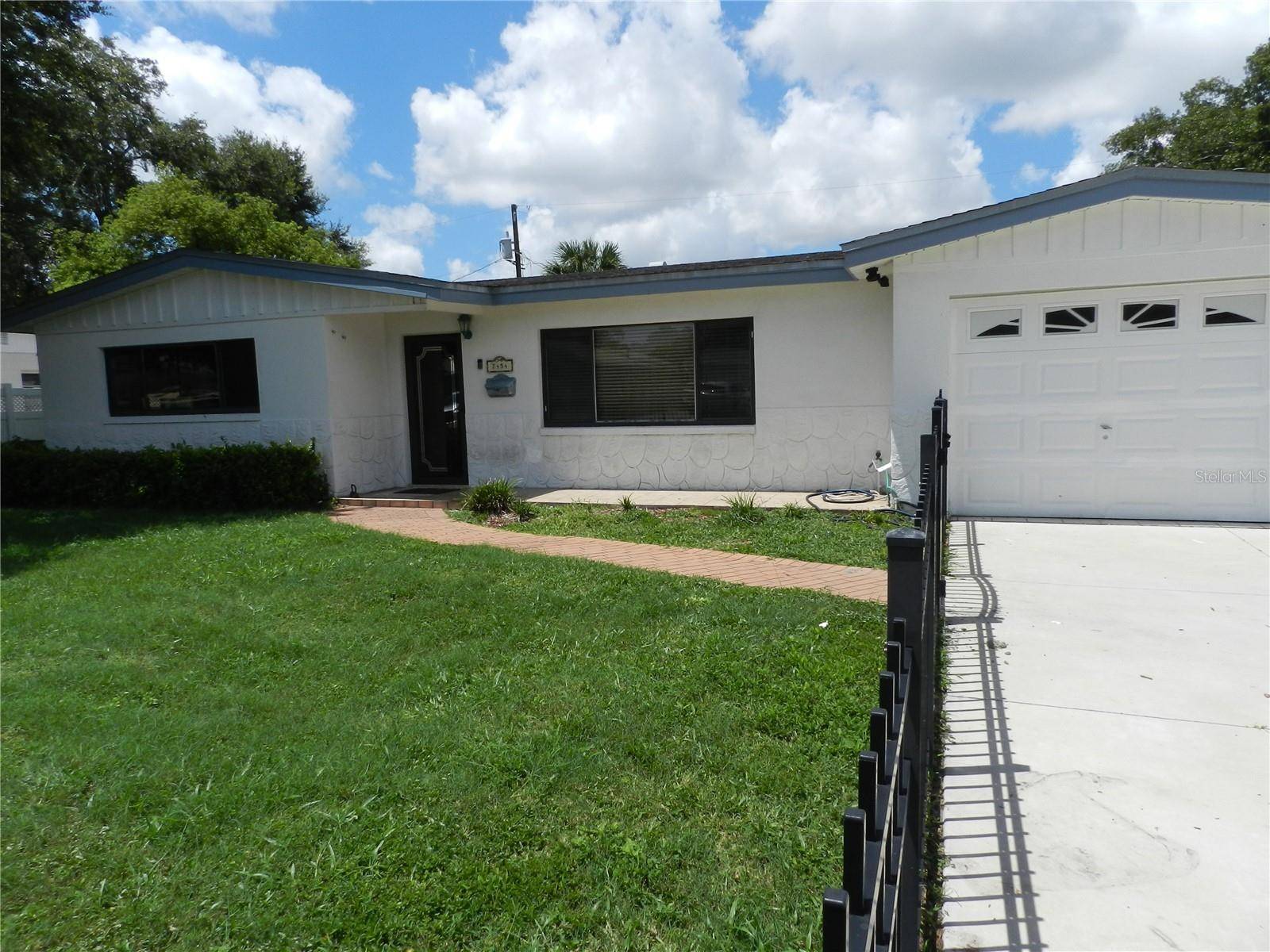 7454 1ST WAY N, St Petersburg, FL 33702