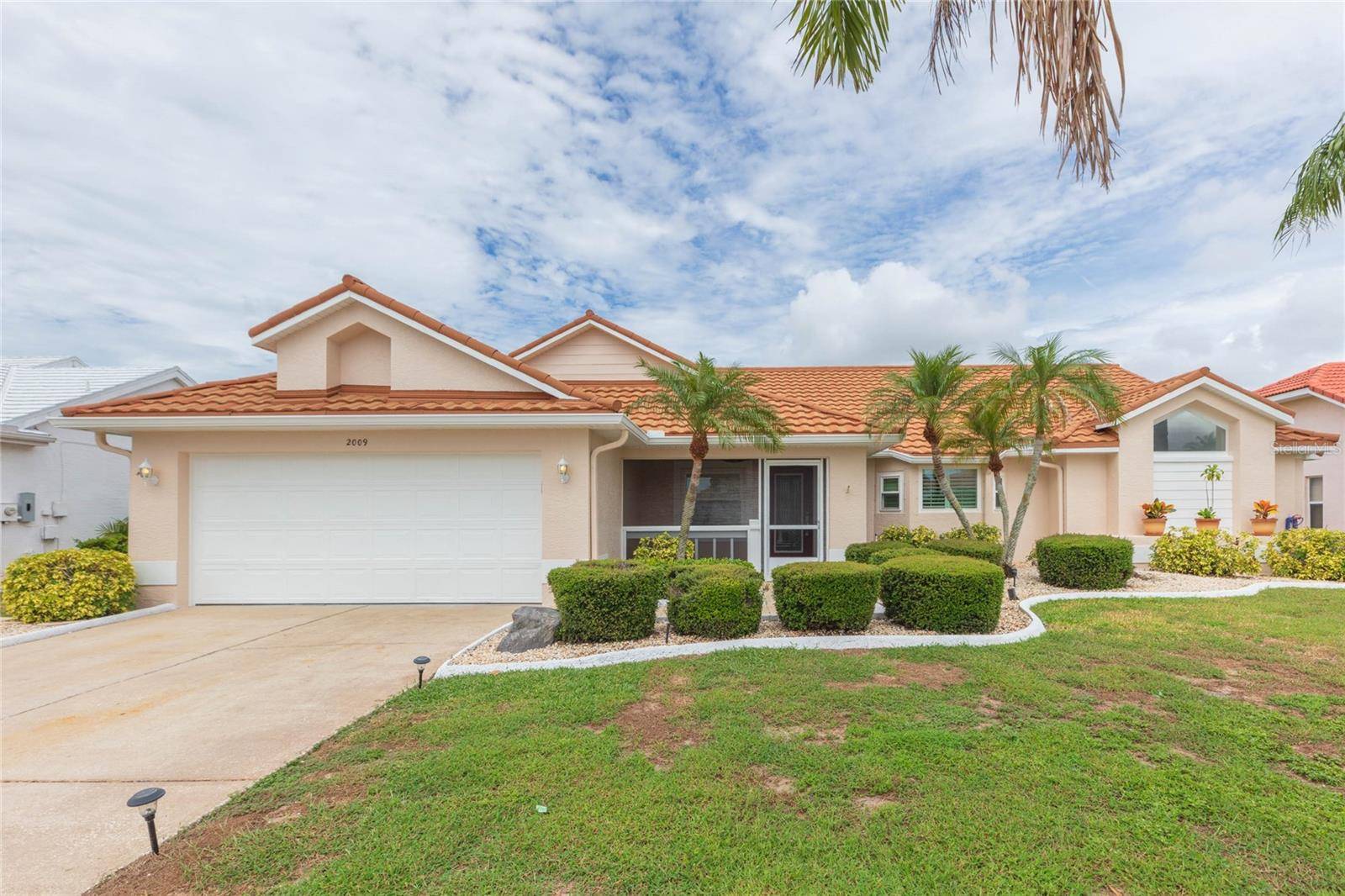2009 NEW BEDFORD DR, Sun City Center, FL 33573