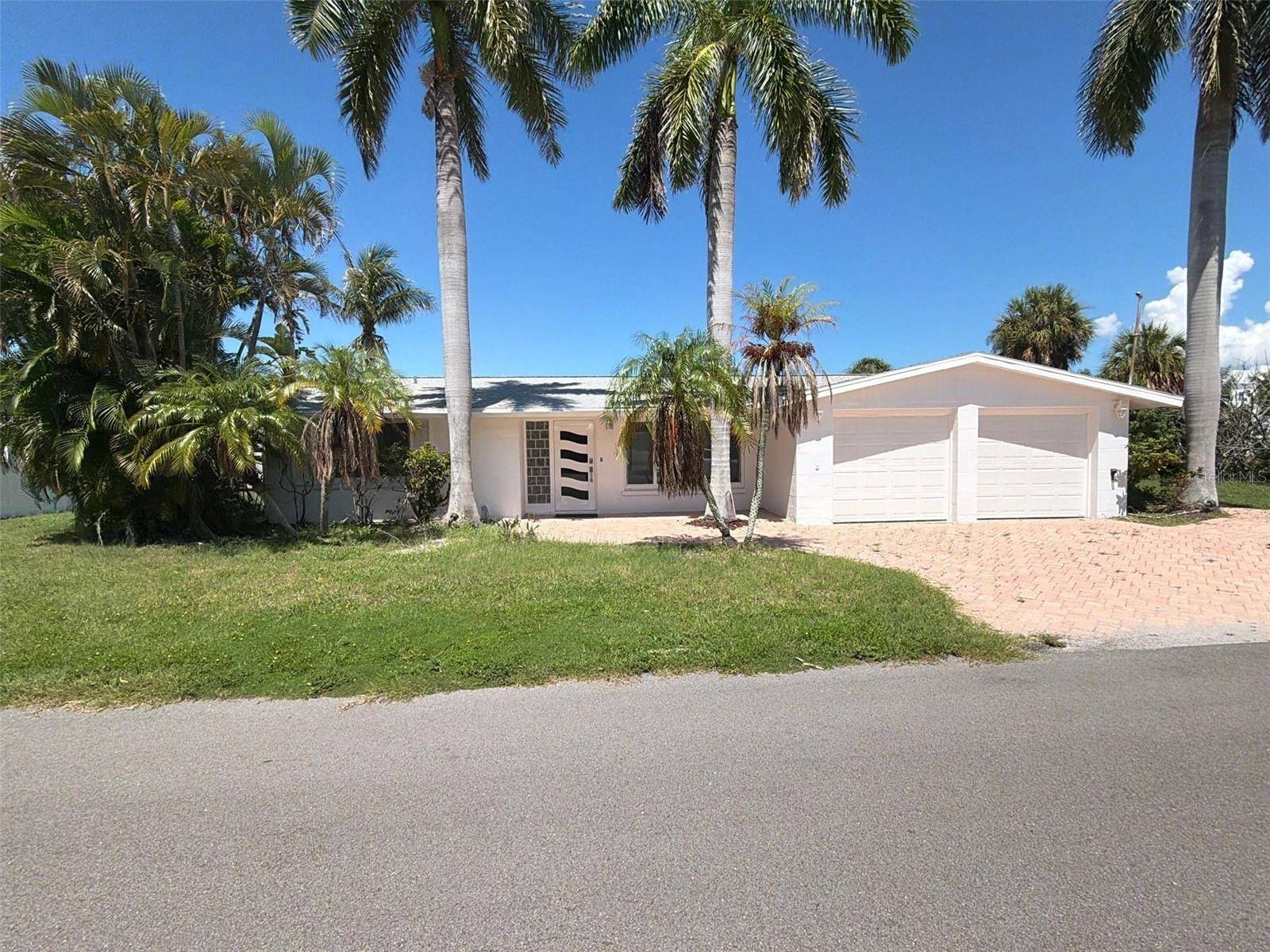 561 TARAWITT DR, Longboat Key, FL 34228
