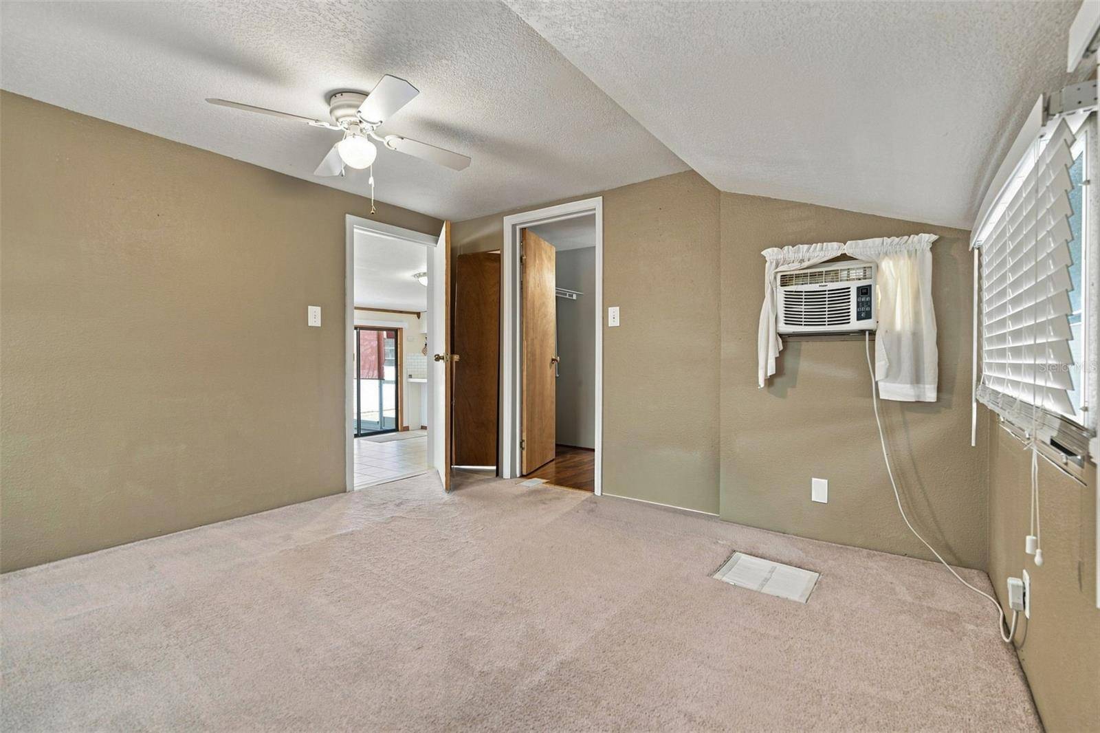 9483 GRAY FOX DR, Weeki Wachee, FL 34613