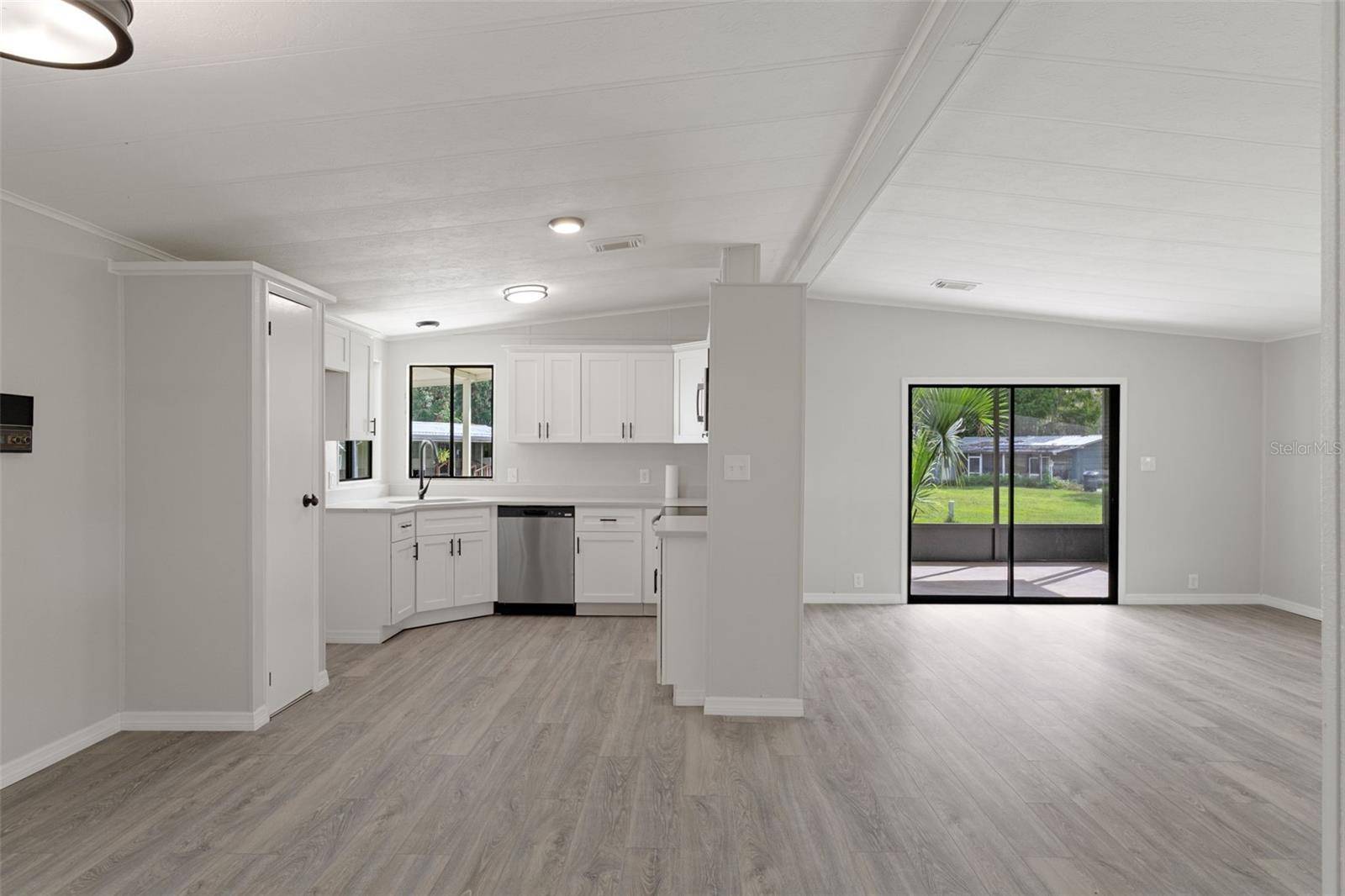 22 CANAL CT, Lake Panasoffkee, FL 33538