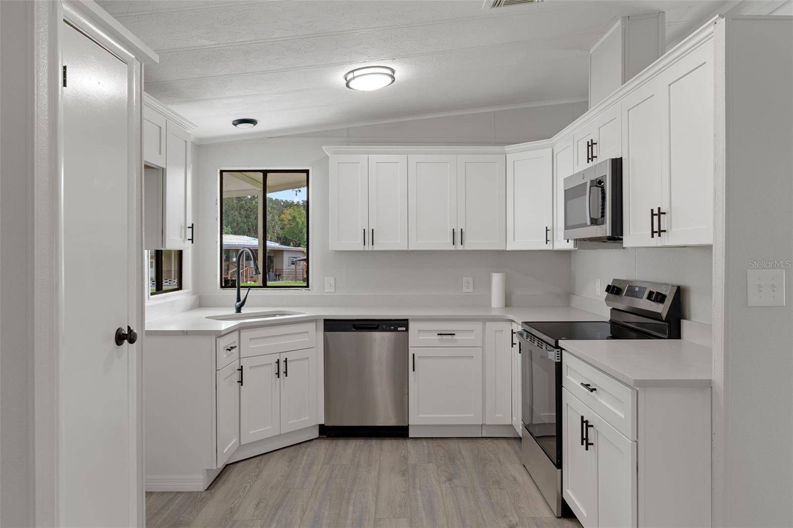 22 CANAL CT, Lake Panasoffkee, FL 33538