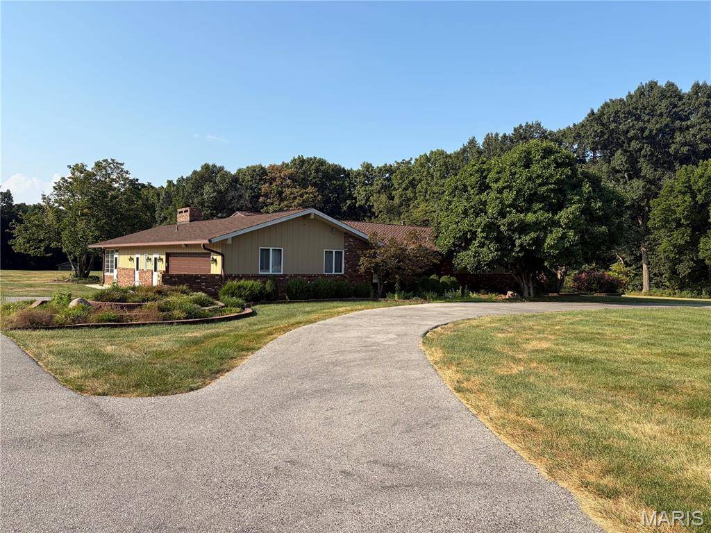 258 Yaeger Lake TRL, Litchfield, IL 62056