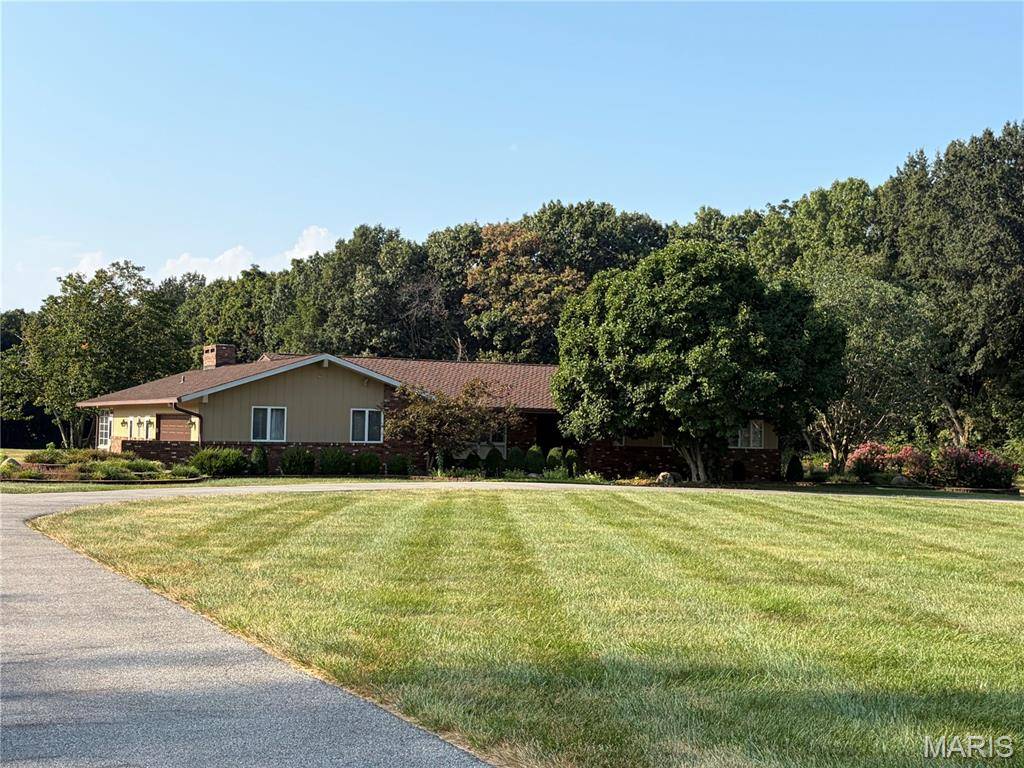 258 Yaeger Lake TRL, Litchfield, IL 62056