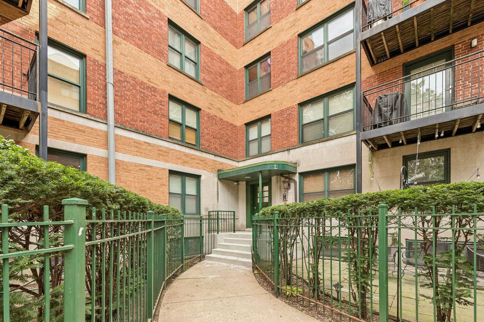 2545 W Catalpa AVE #5C, Chicago, IL 60625