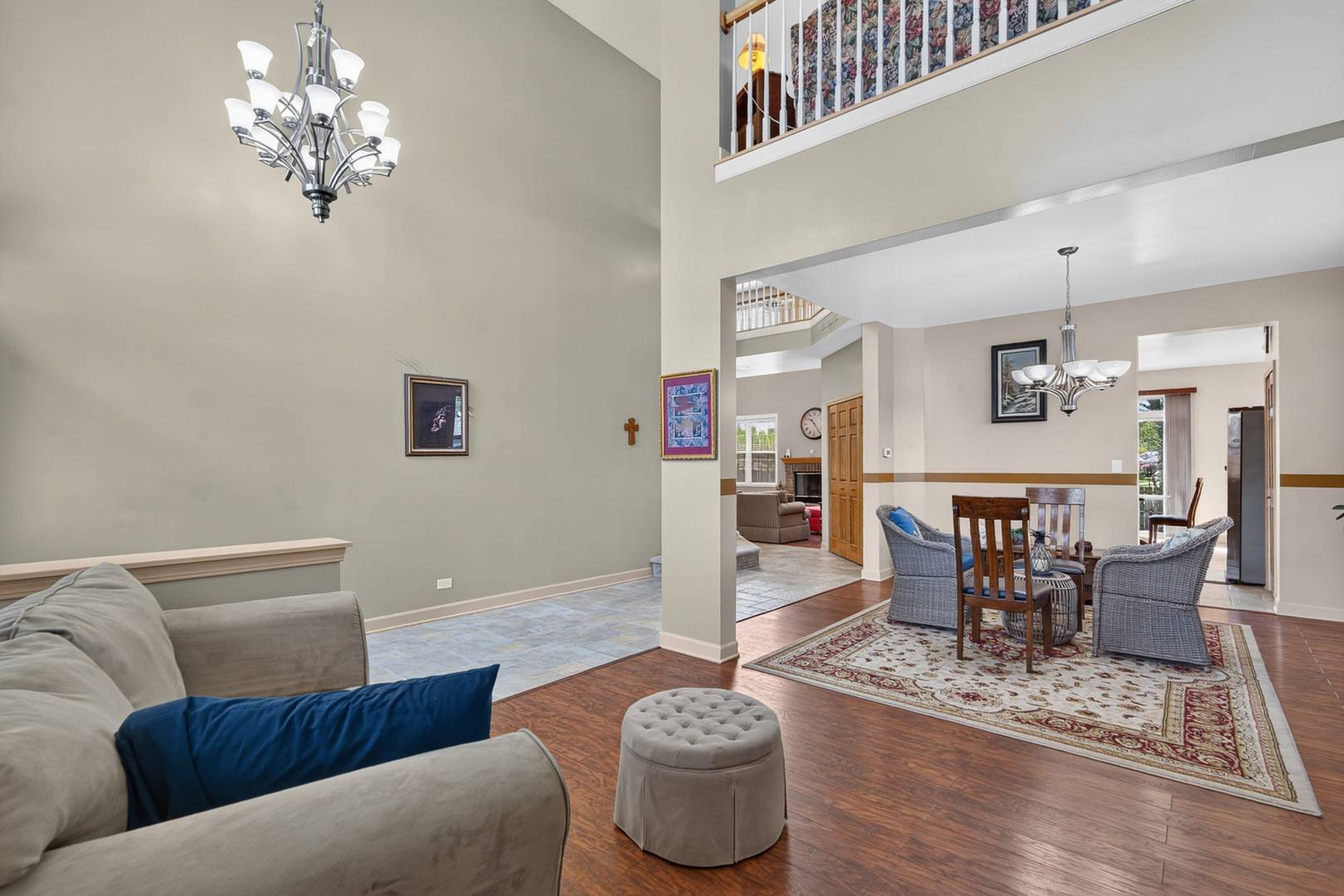 401 Lilac LN, Elk Grove Village, IL 60007