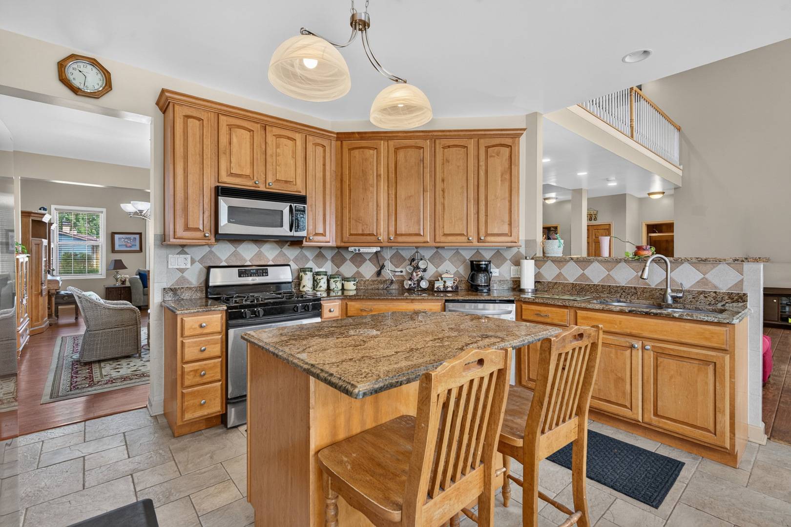 401 Lilac LN, Elk Grove Village, IL 60007