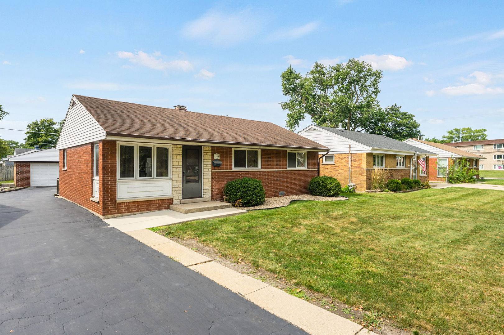2808 S 10th AVE, Broadview, IL 60155