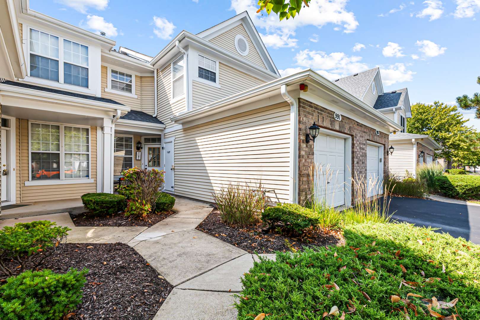 991 Sheridan CIR, Naperville, IL 60563