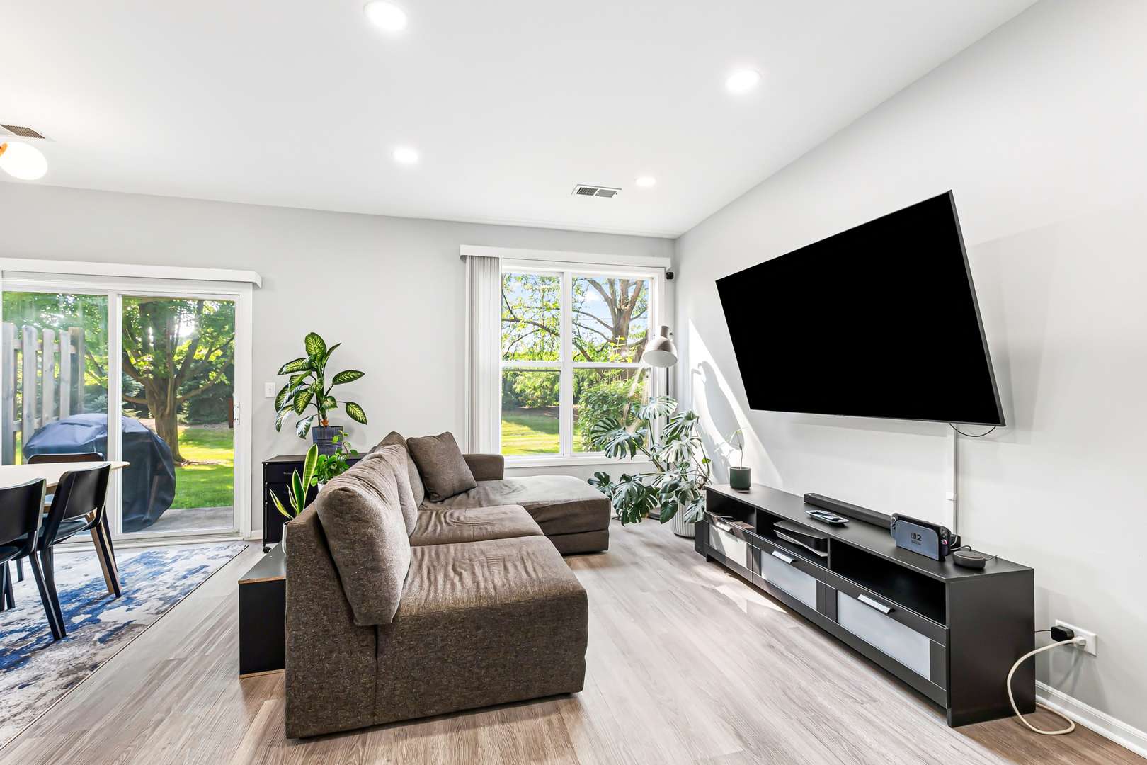 991 Sheridan CIR, Naperville, IL 60563