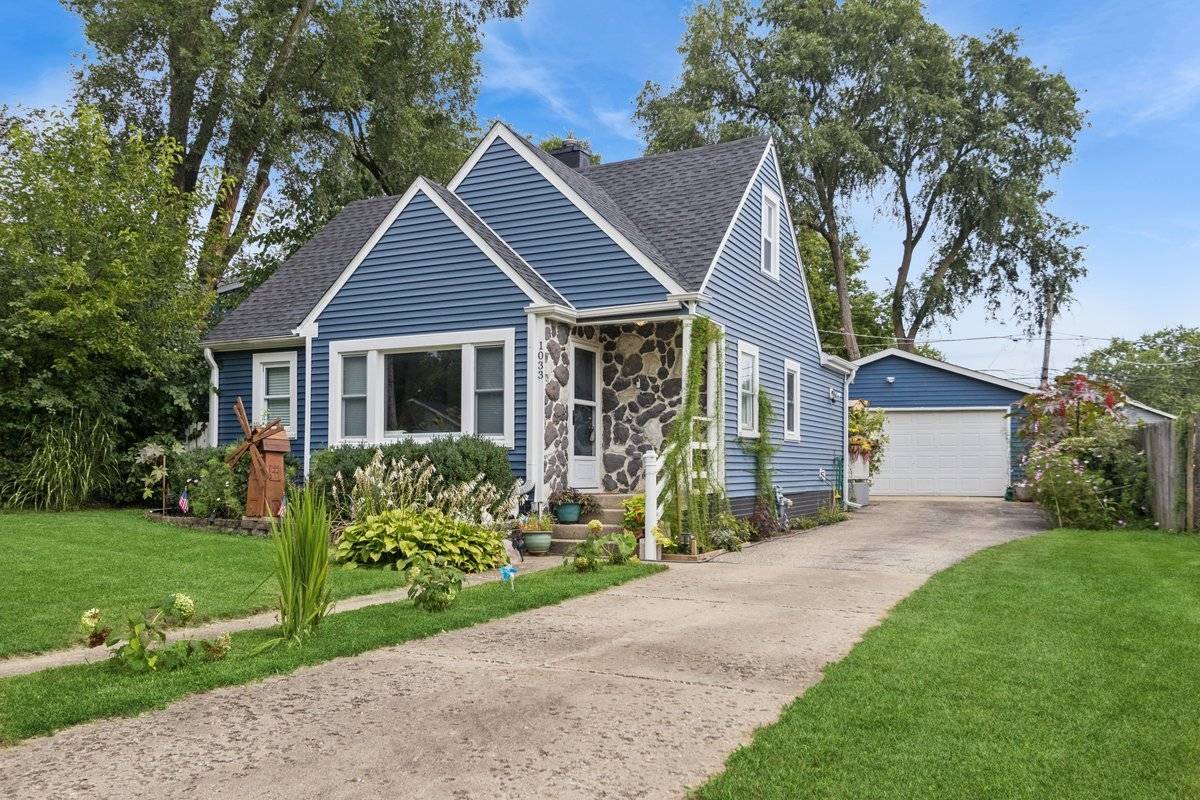 1033 Crescent CT, Round Lake Beach, IL 60073