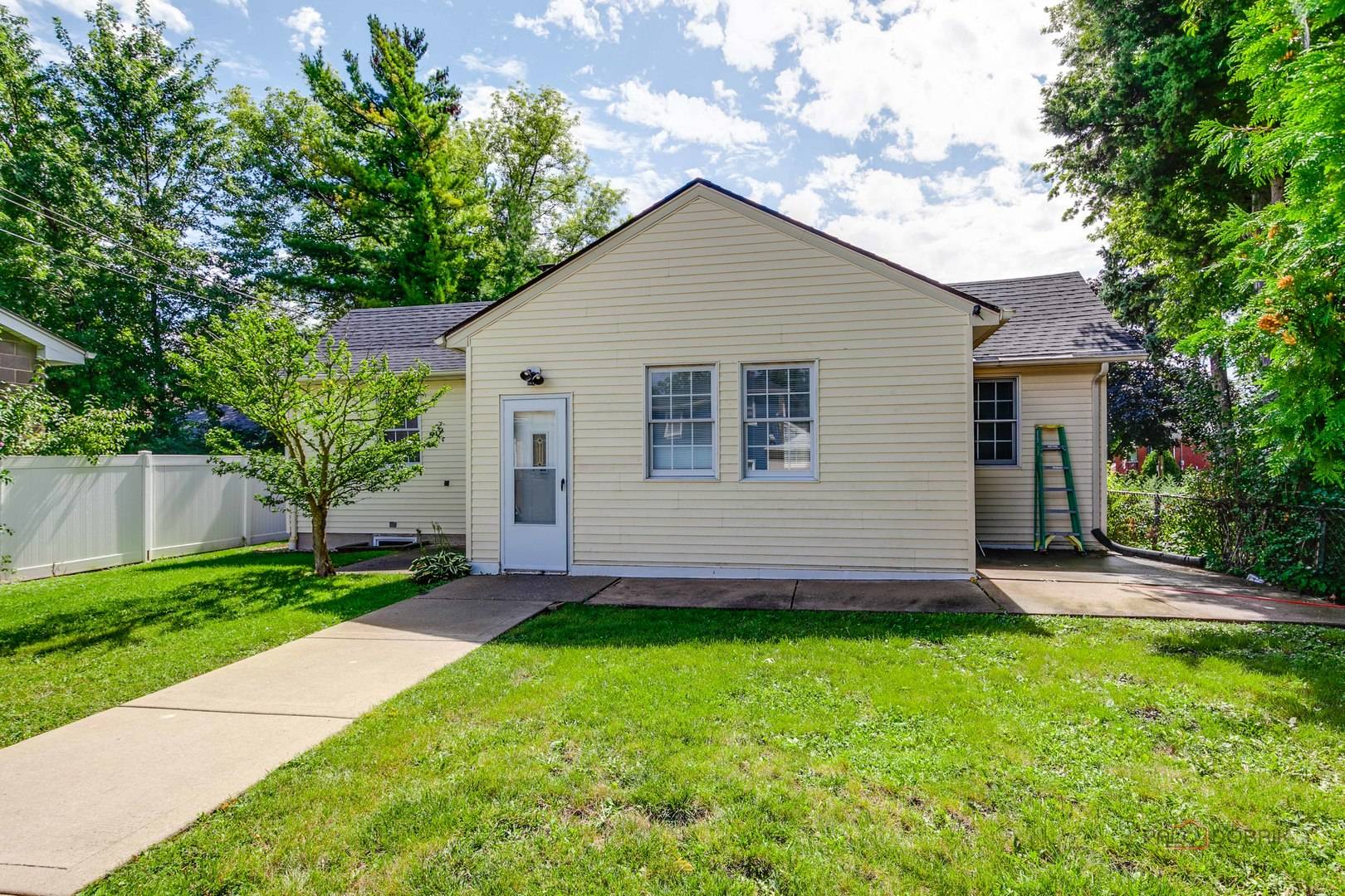 47 Prairie AVE #RearHouse, Highwood, IL 60040