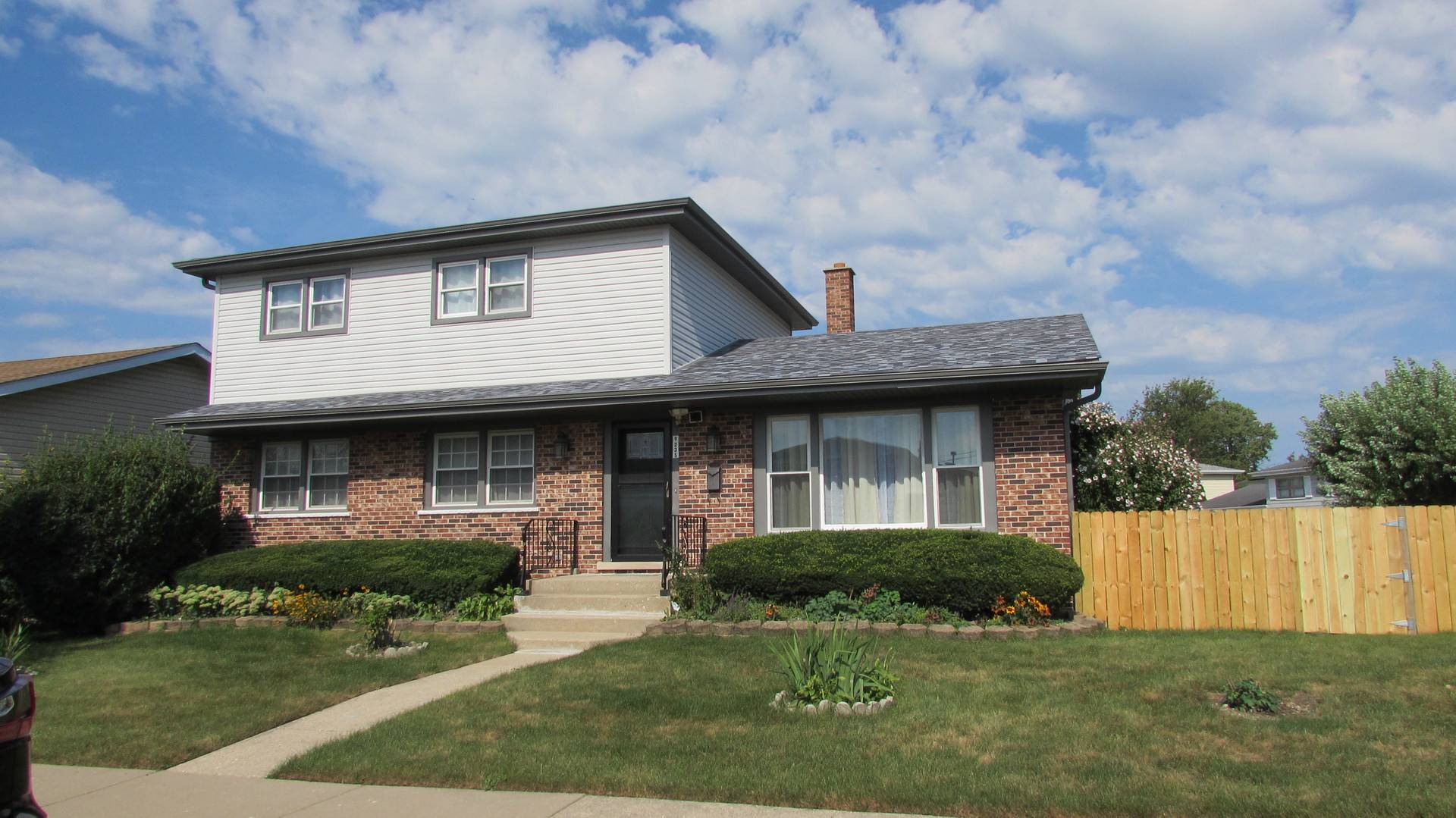9235 N Callero DR, Niles, IL 60714