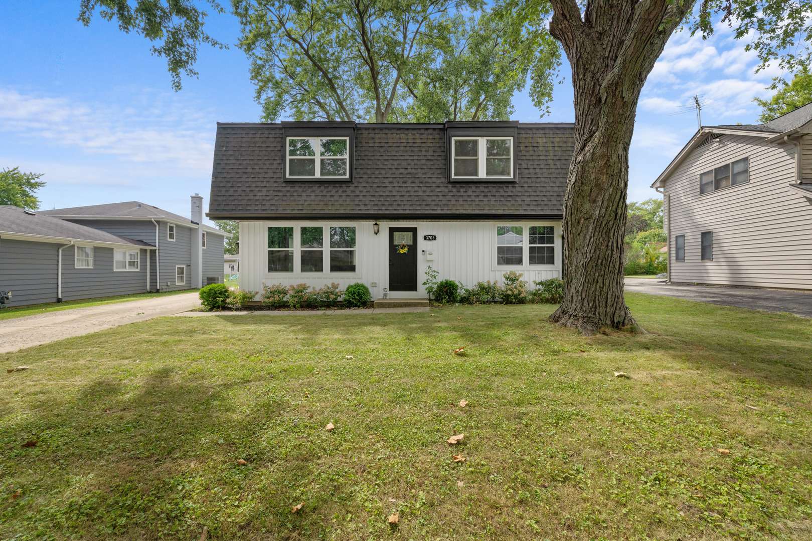 3703 Bluebird LN, Rolling Meadows, IL 60008