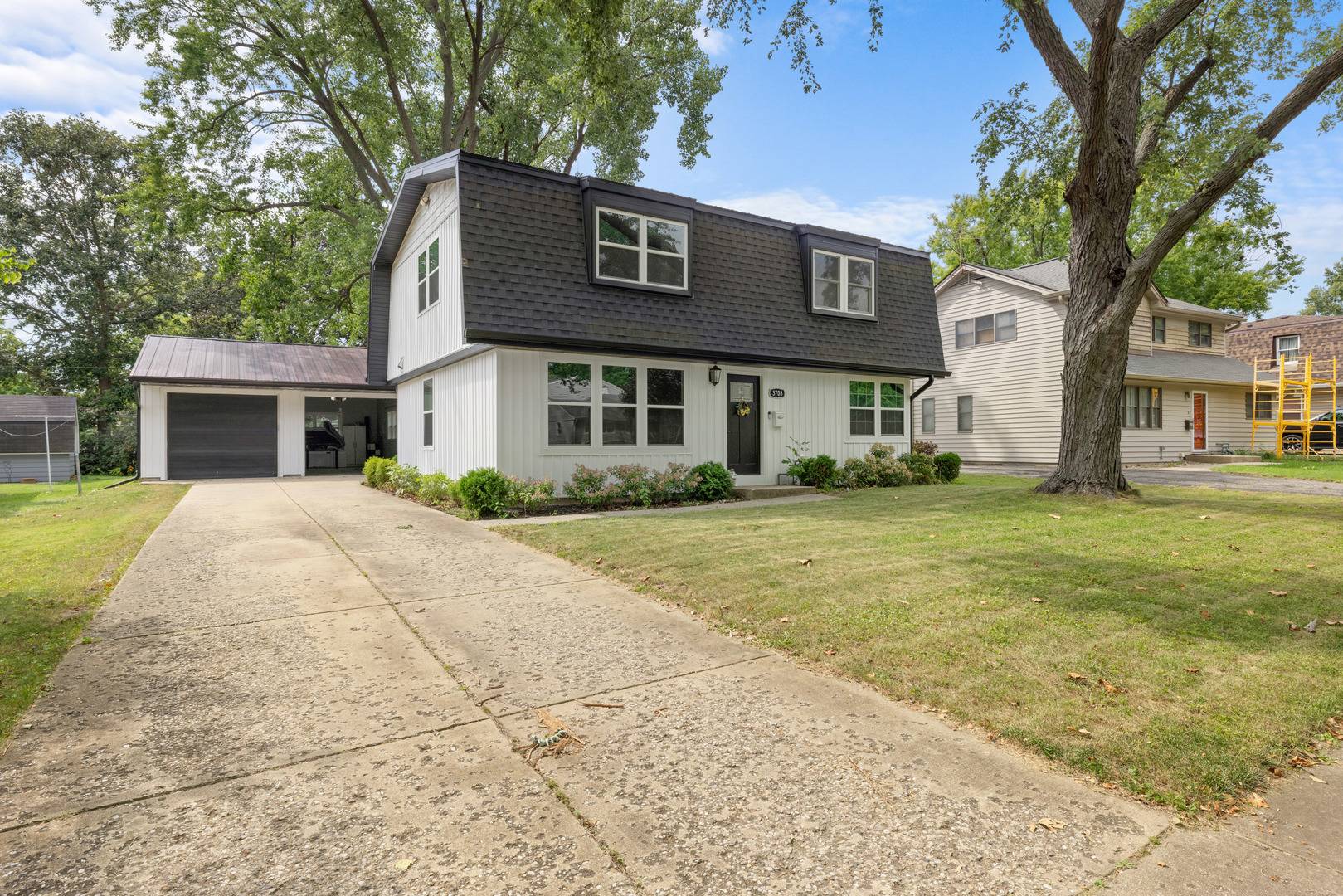 3703 Bluebird LN, Rolling Meadows, IL 60008
