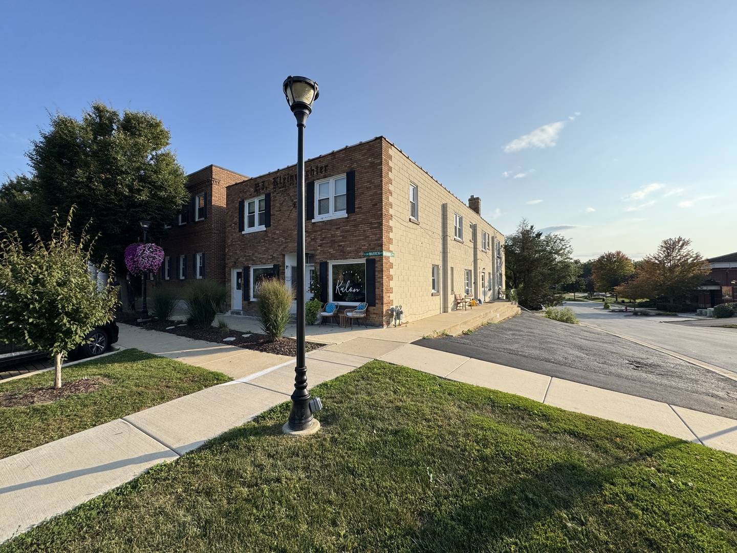 3S230 Warren AVE #4, Warrenville, IL 60555