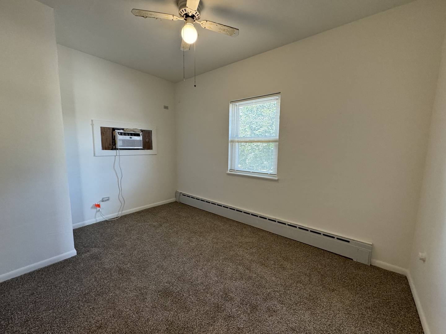 3S230 Warren AVE #4, Warrenville, IL 60555