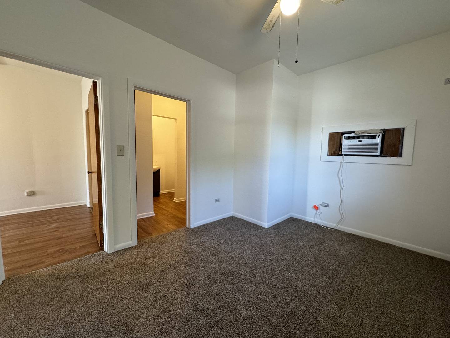 3S230 Warren AVE #4, Warrenville, IL 60555