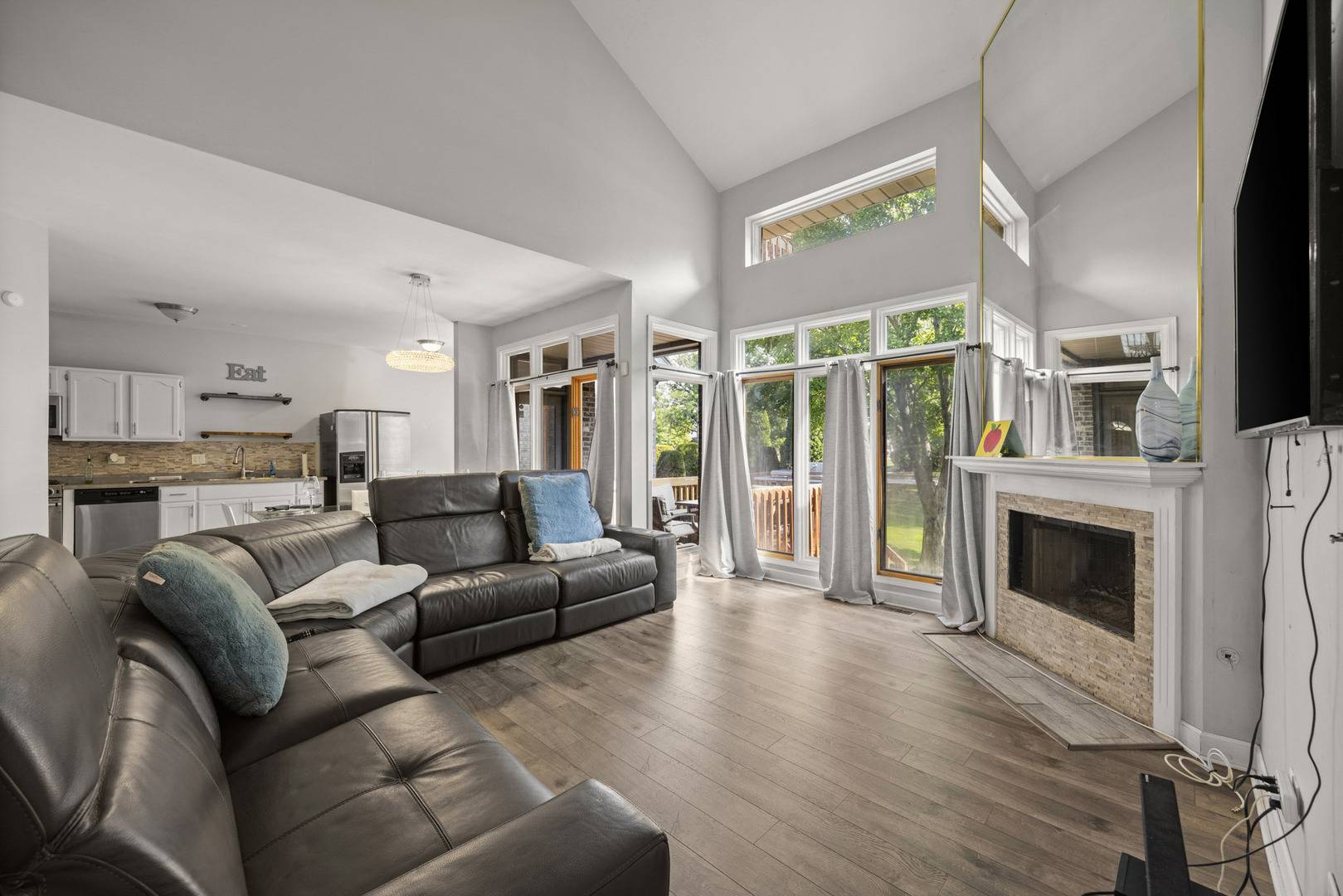 6909 Lexington CT, Tinley Park, IL 60477