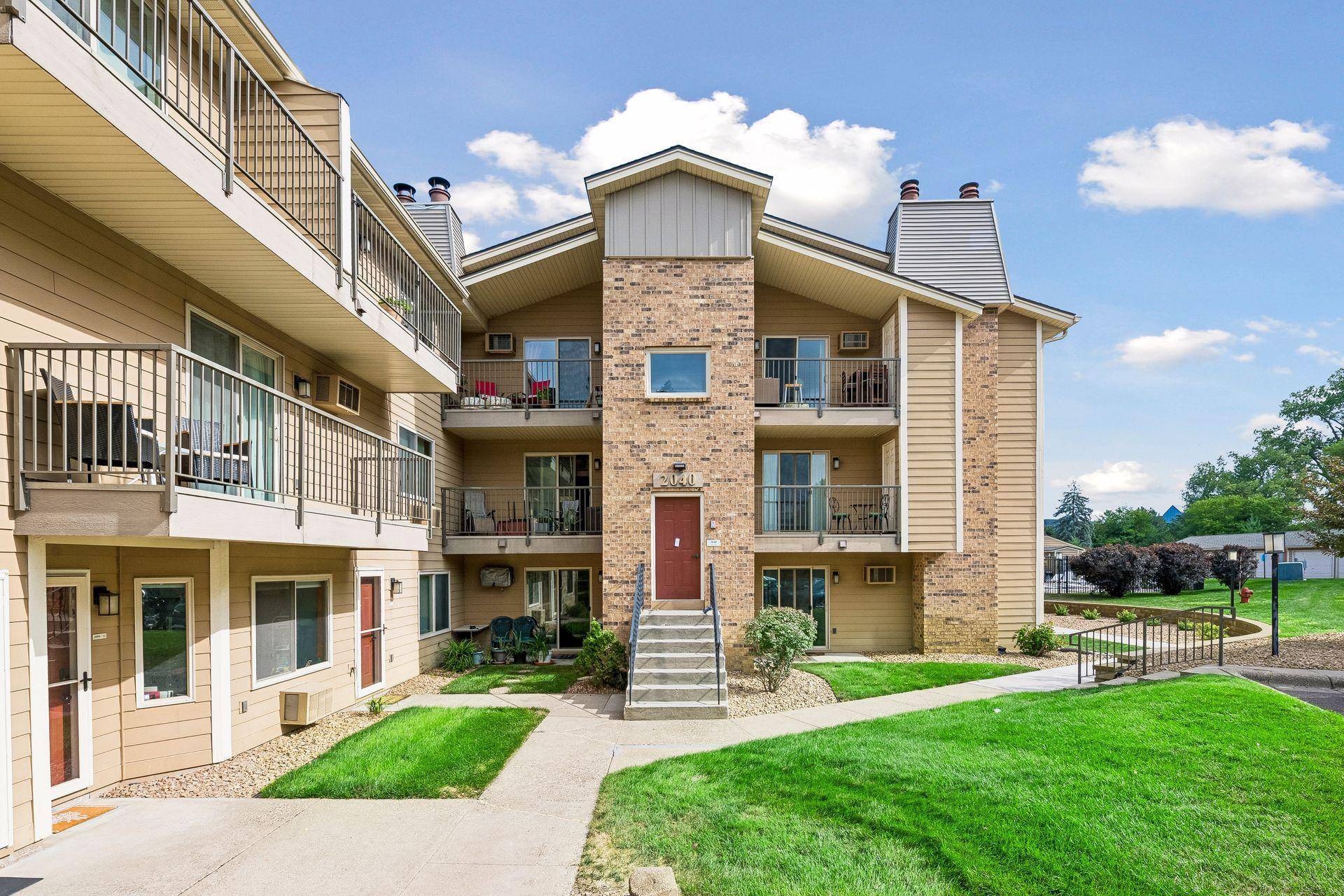 2040 Ridge DR #32, Saint Louis Park, MN 55416