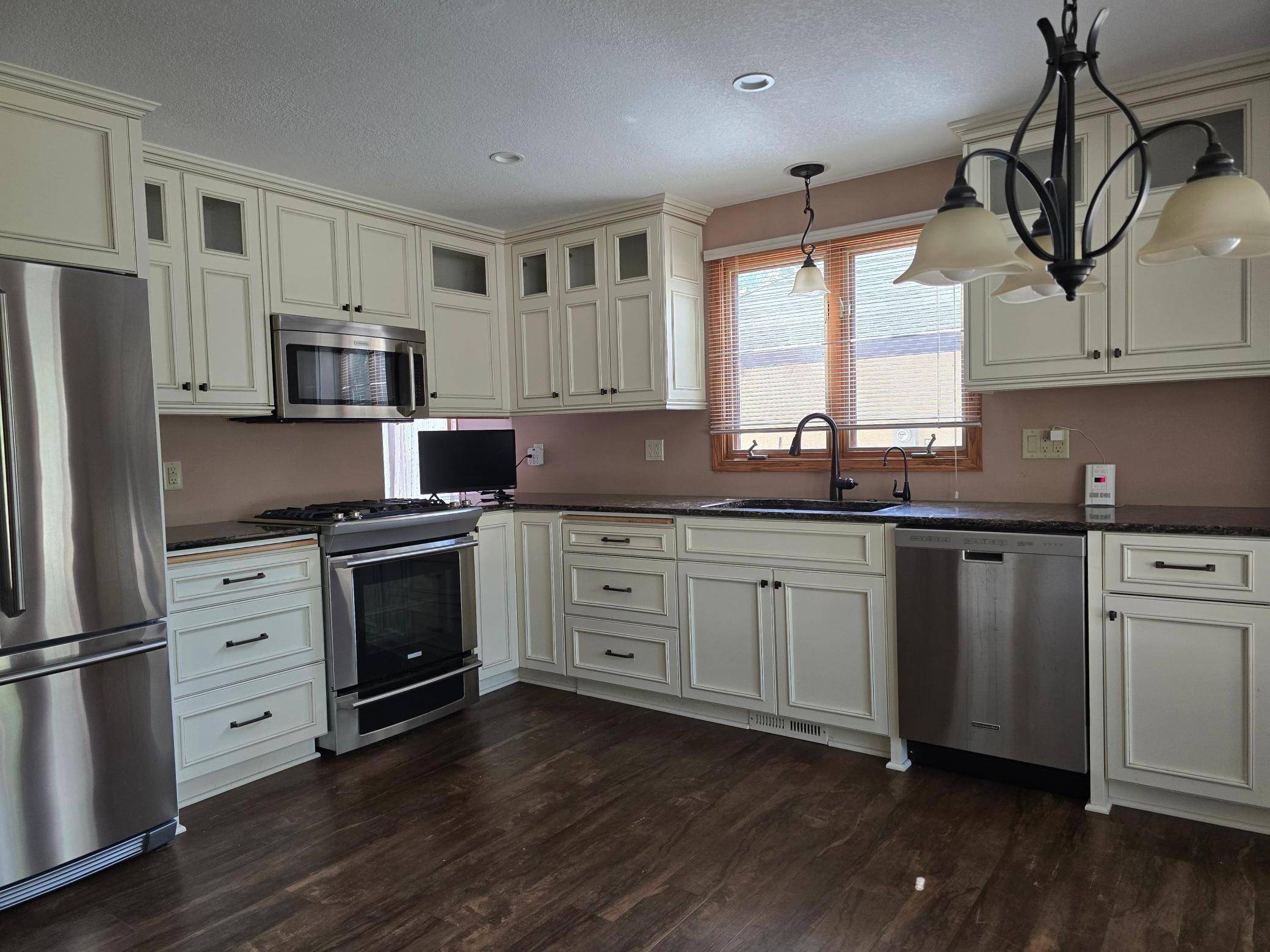 8213 Pleasant View CT, Mounds View, MN 55112